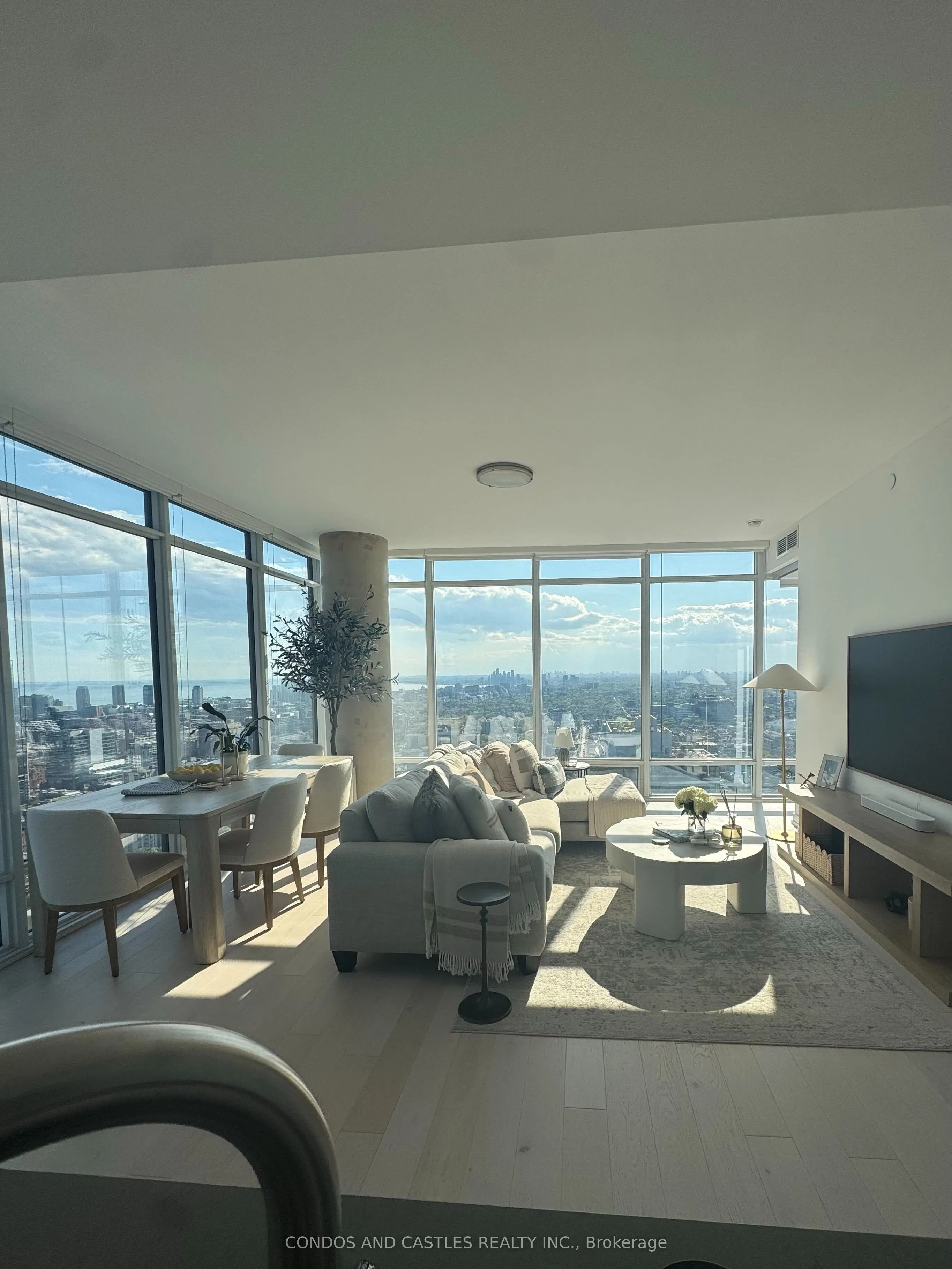 488 University Avenue, #3210