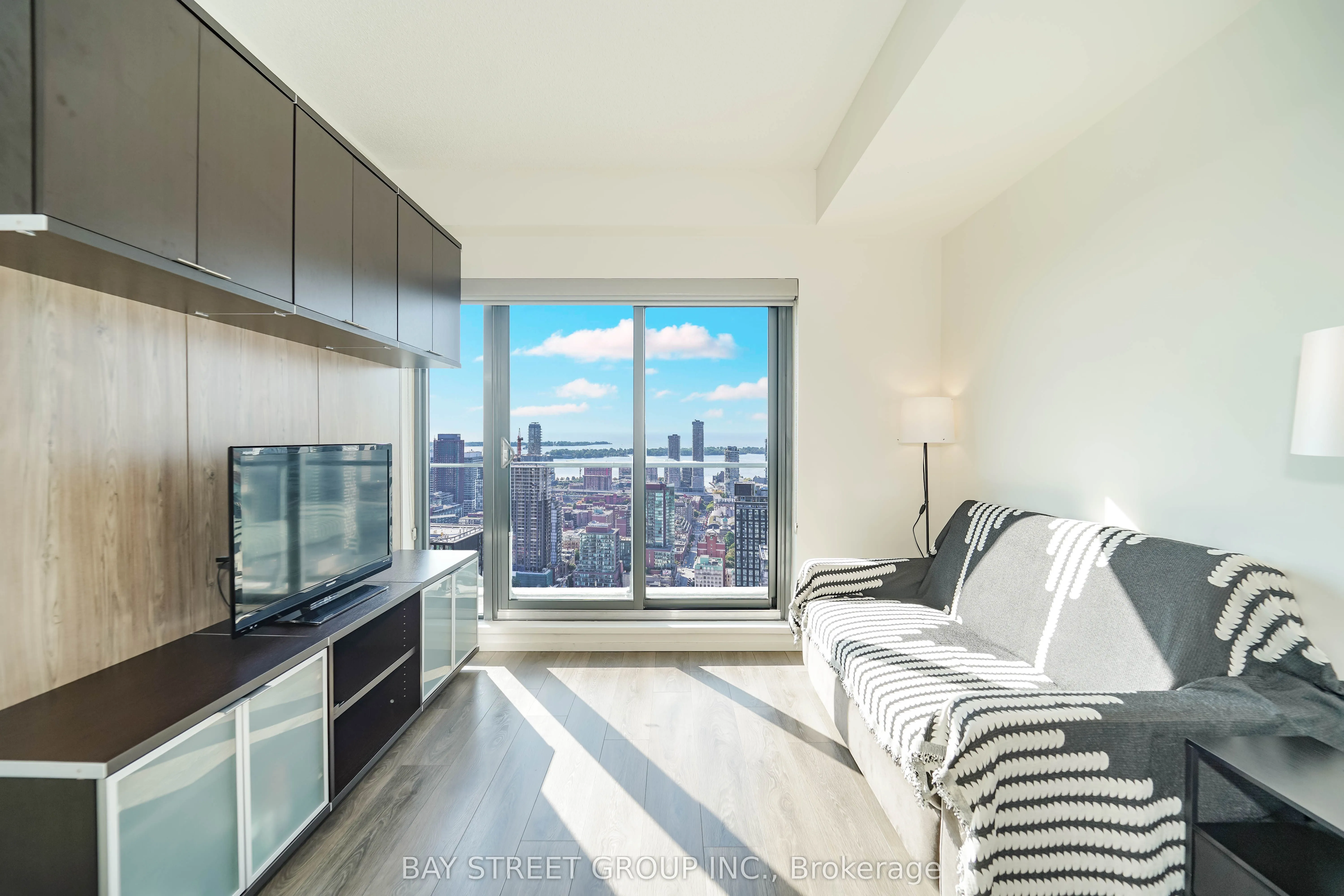 159 Dundas Street E, #4302