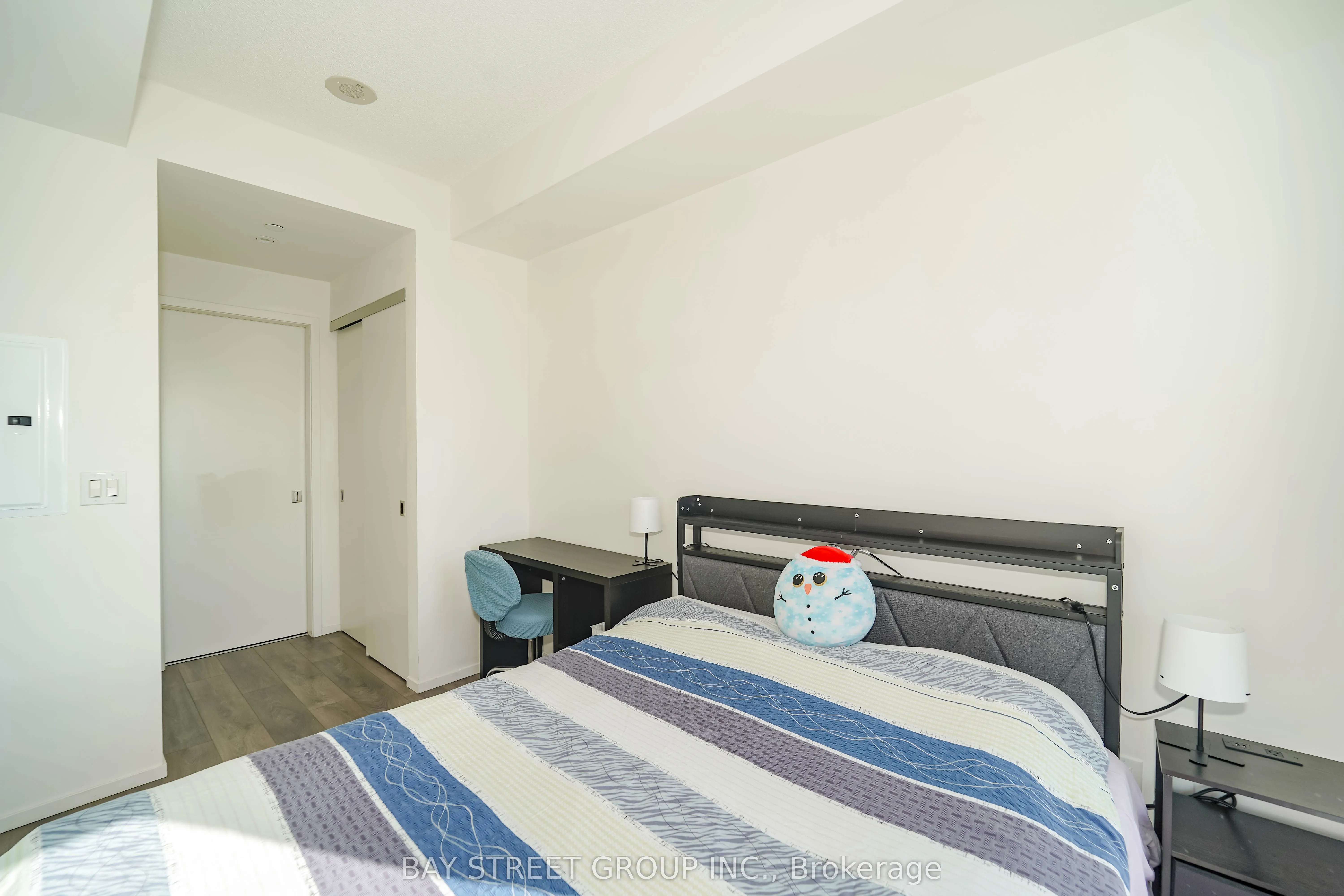 159 Dundas Street E, #4302