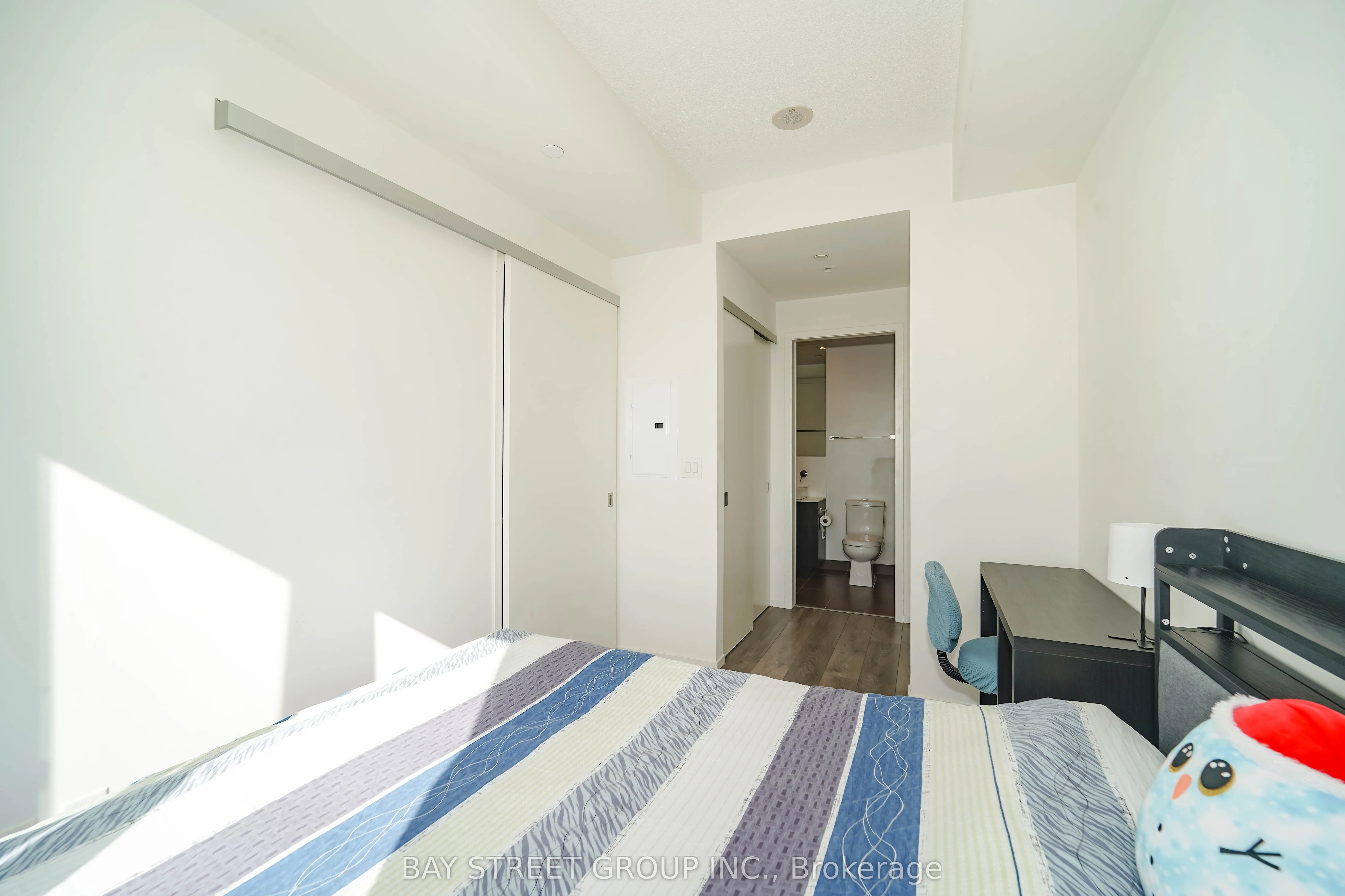 159 Dundas Street E, #4302