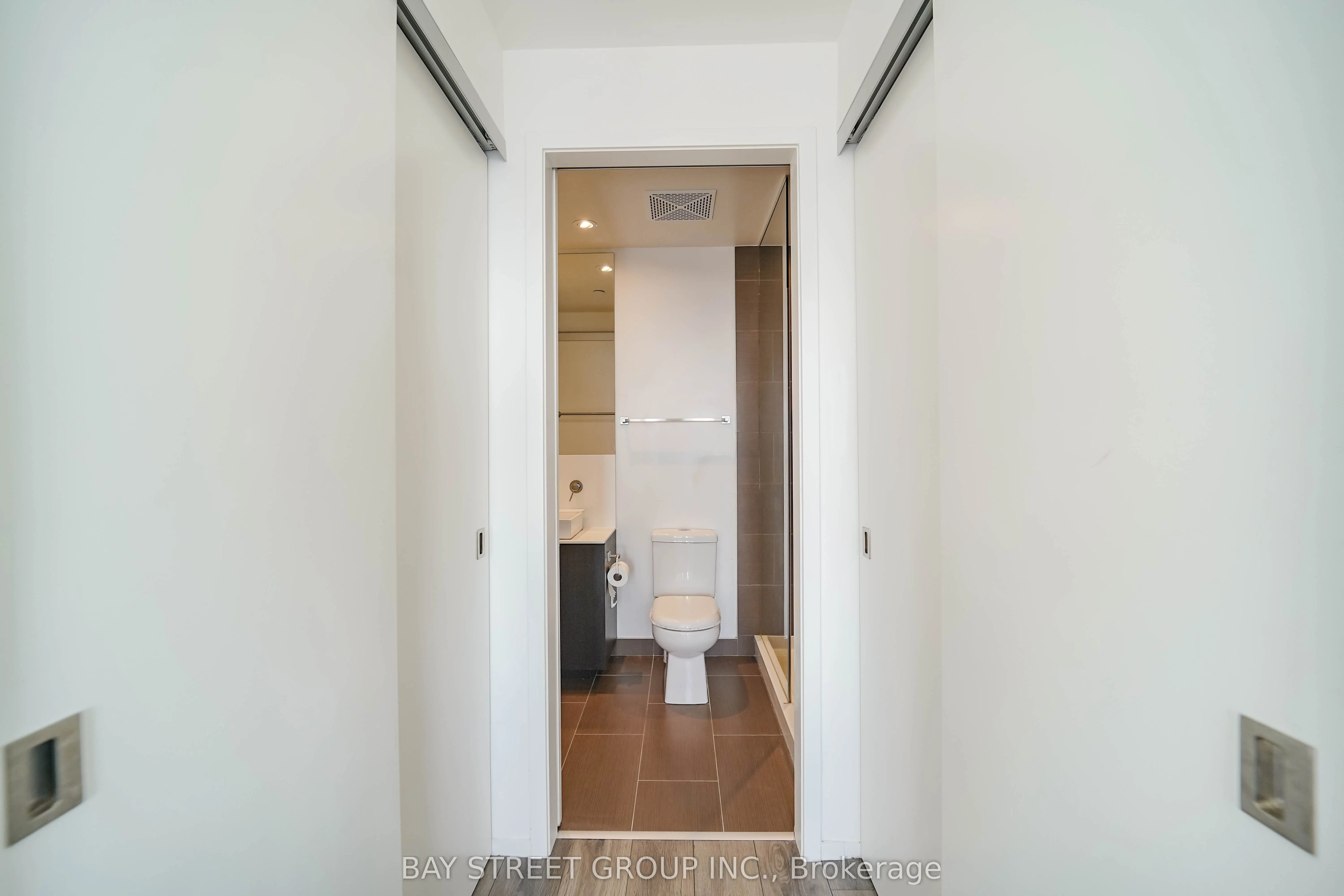 159 Dundas Street E, #4302