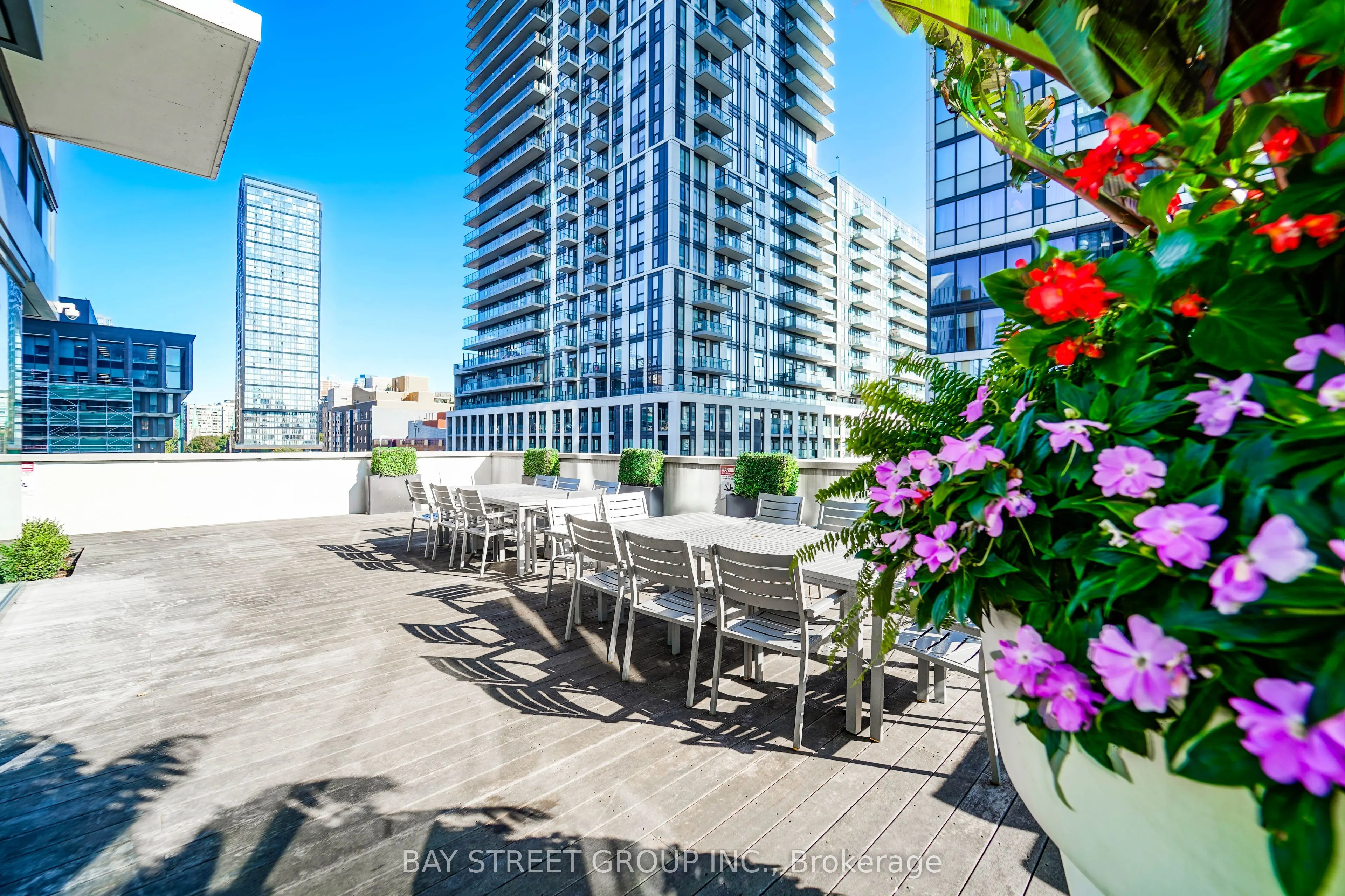159 Dundas Street E, #4302