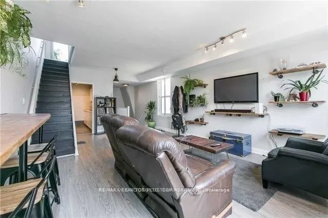 398 King Street E
