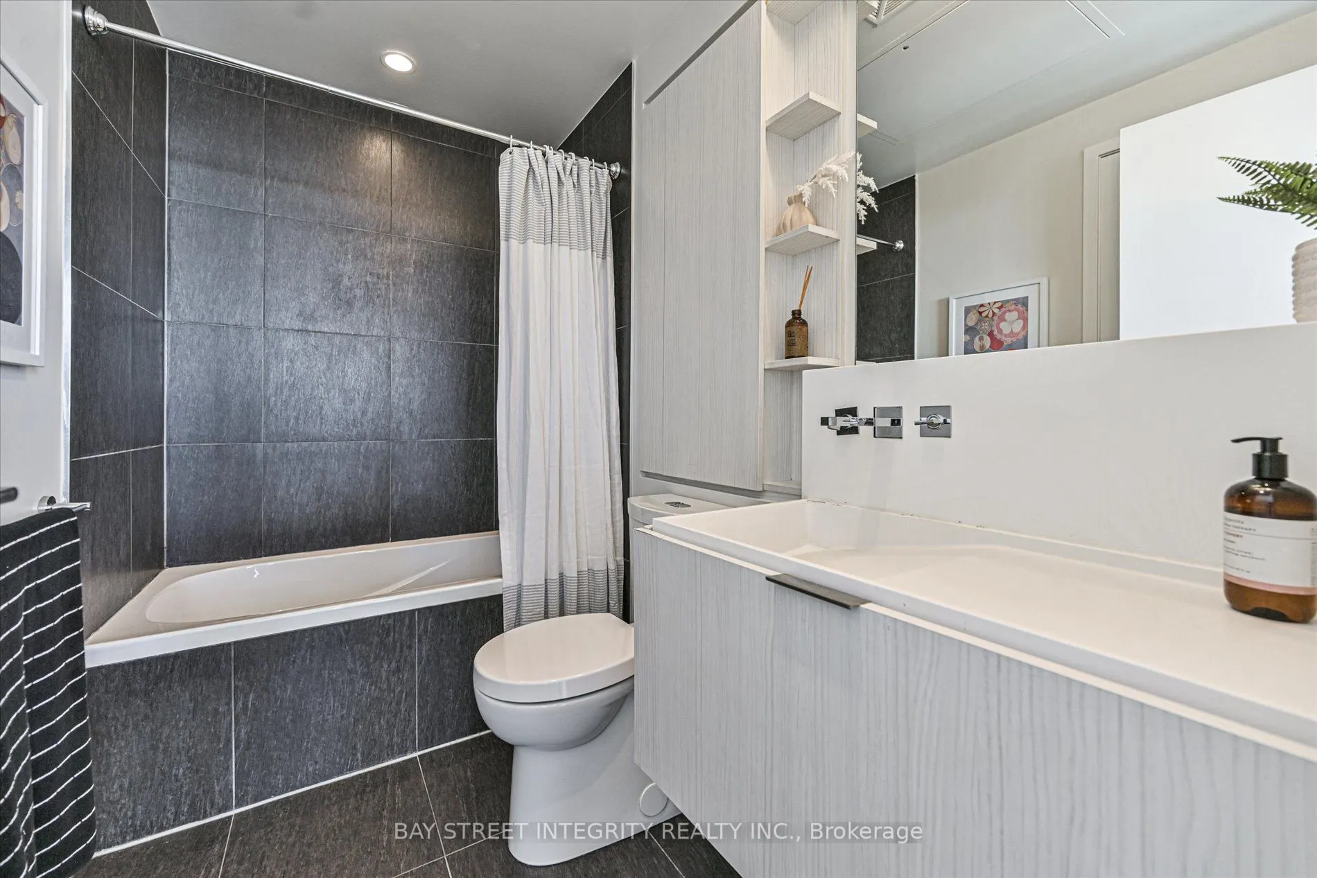 101 Charles Street E, #3203
