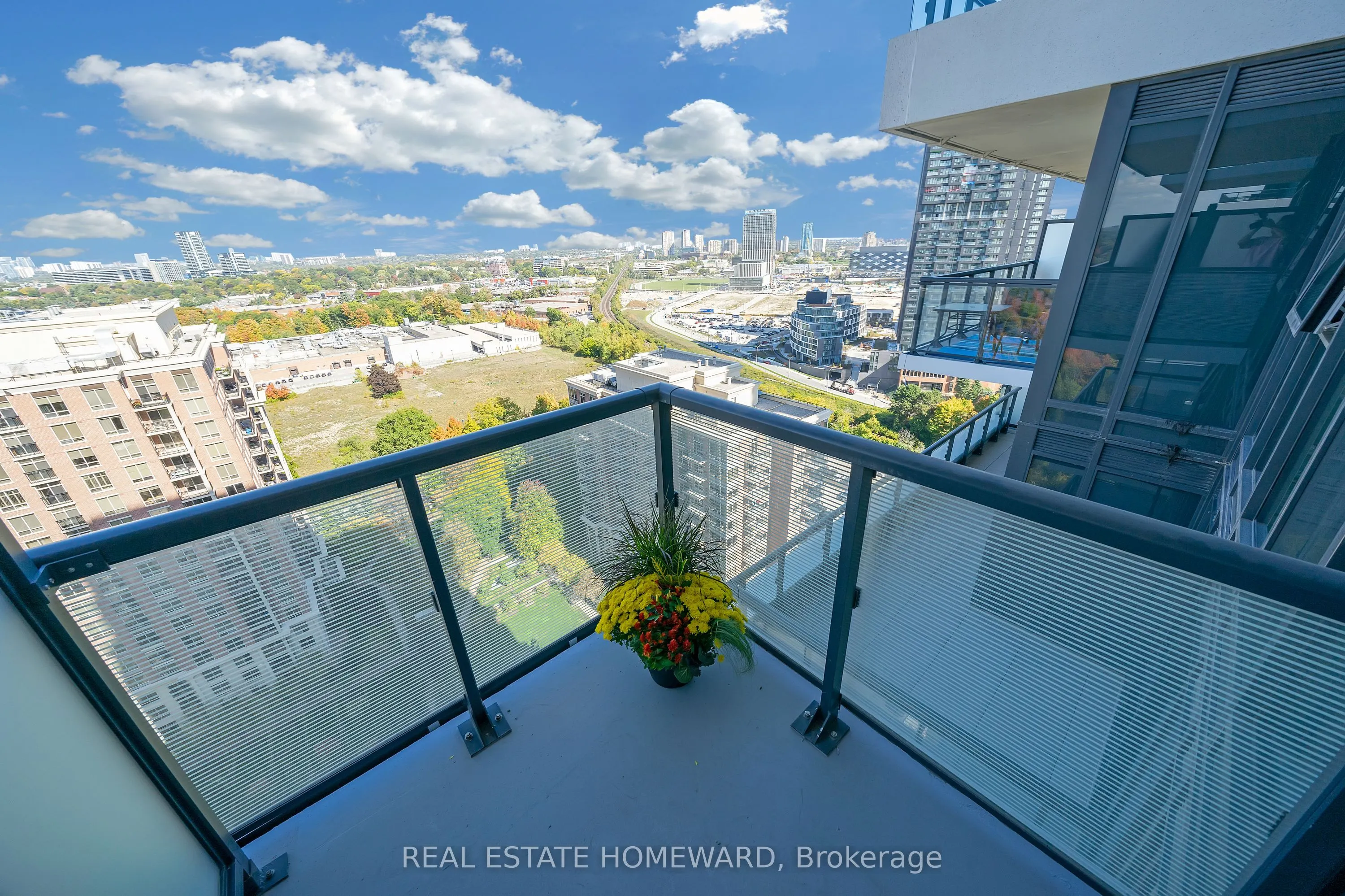 20 Inn On The Park Drive, #2039