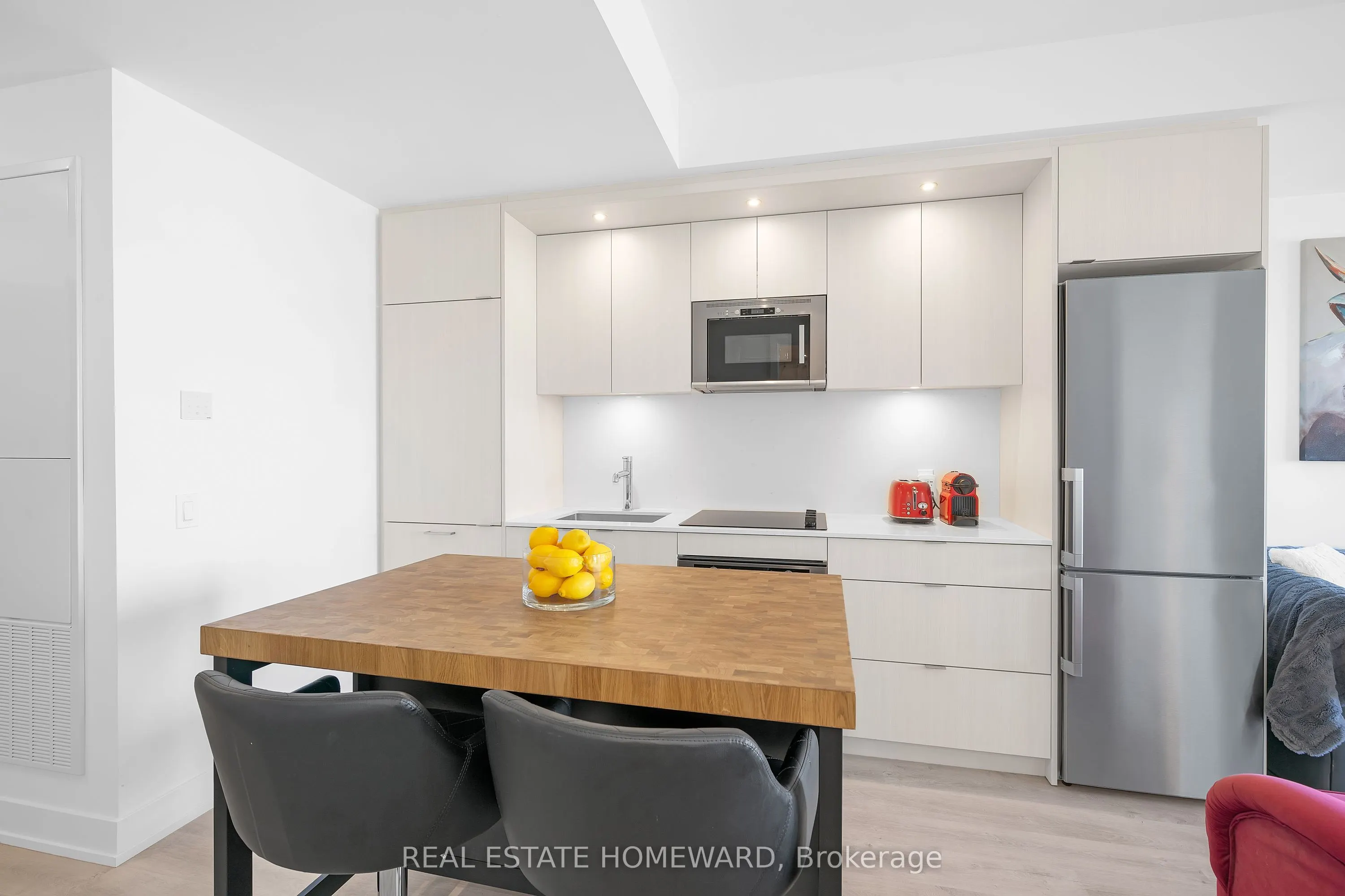 20 Inn On The Park Drive, #2039