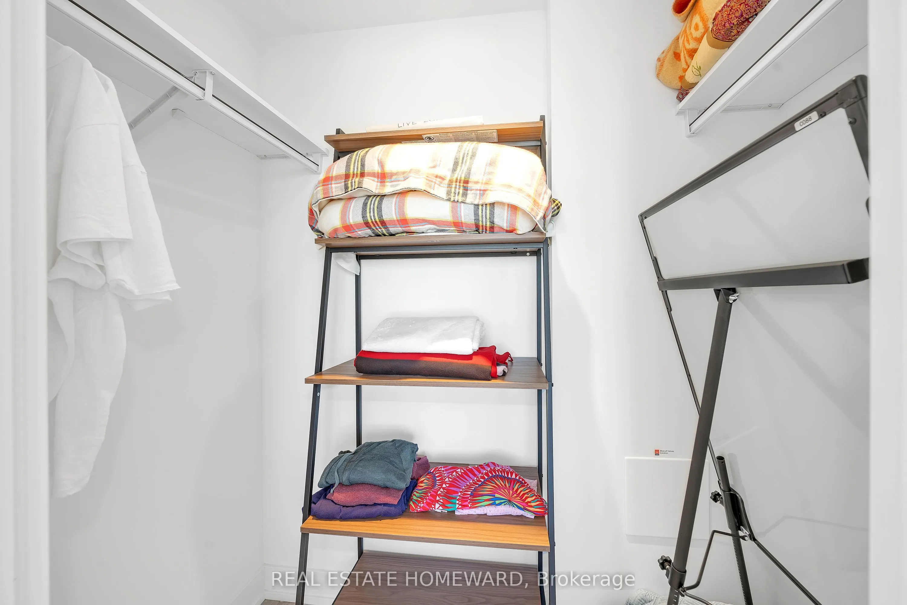 20 Inn On The Park Drive, #2039