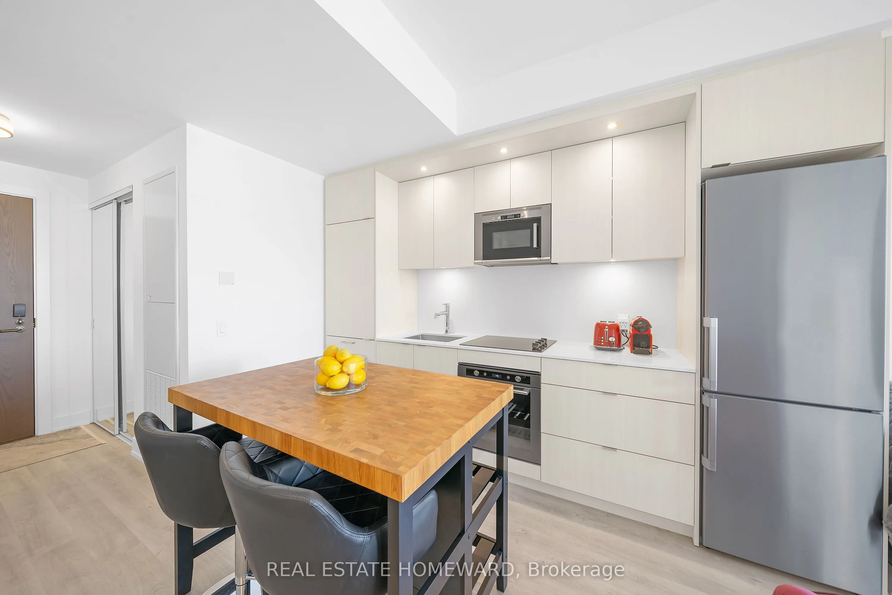20 Inn On The Park Drive, #2039