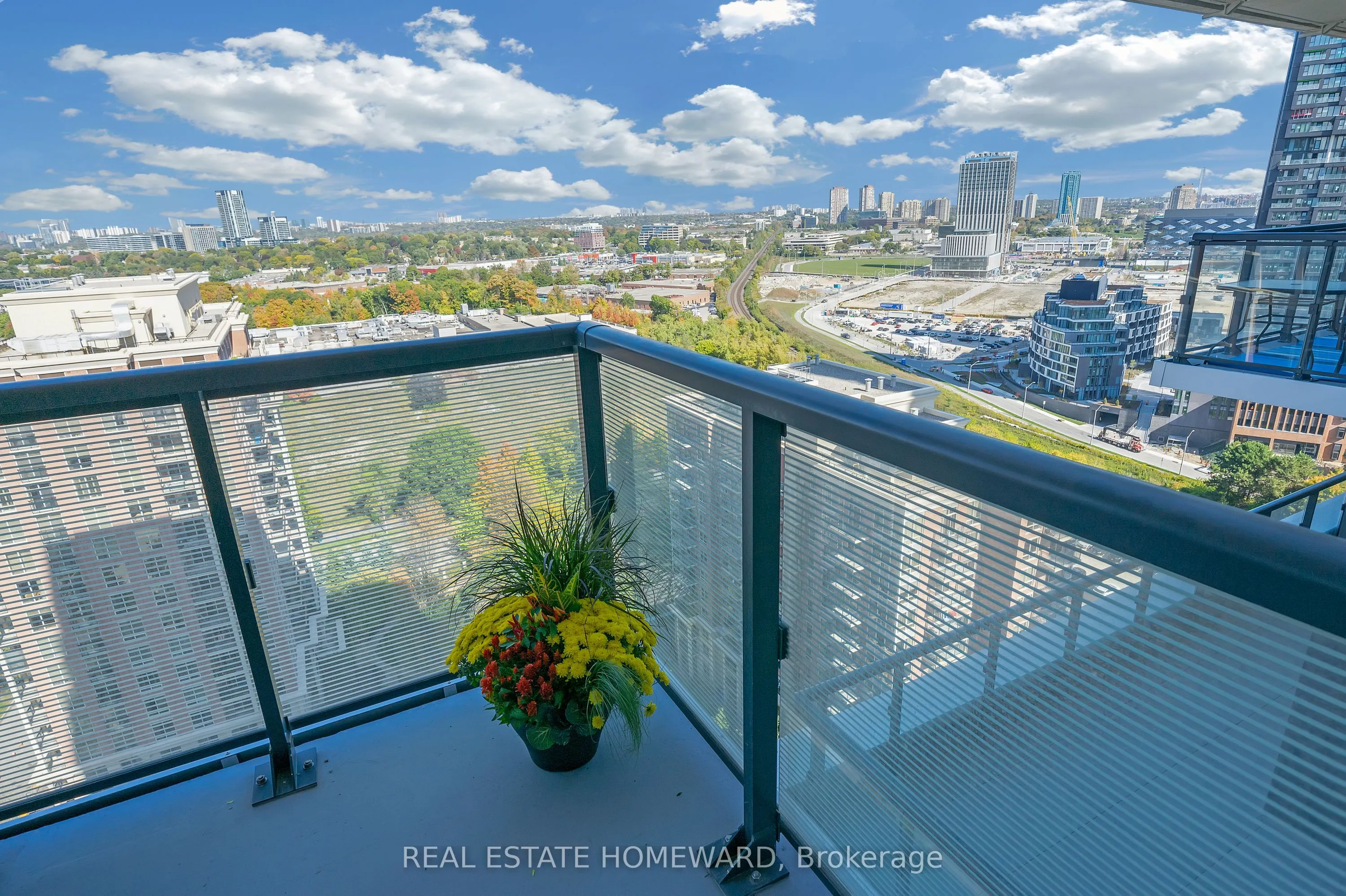 20 Inn On The Park Drive, #2039
