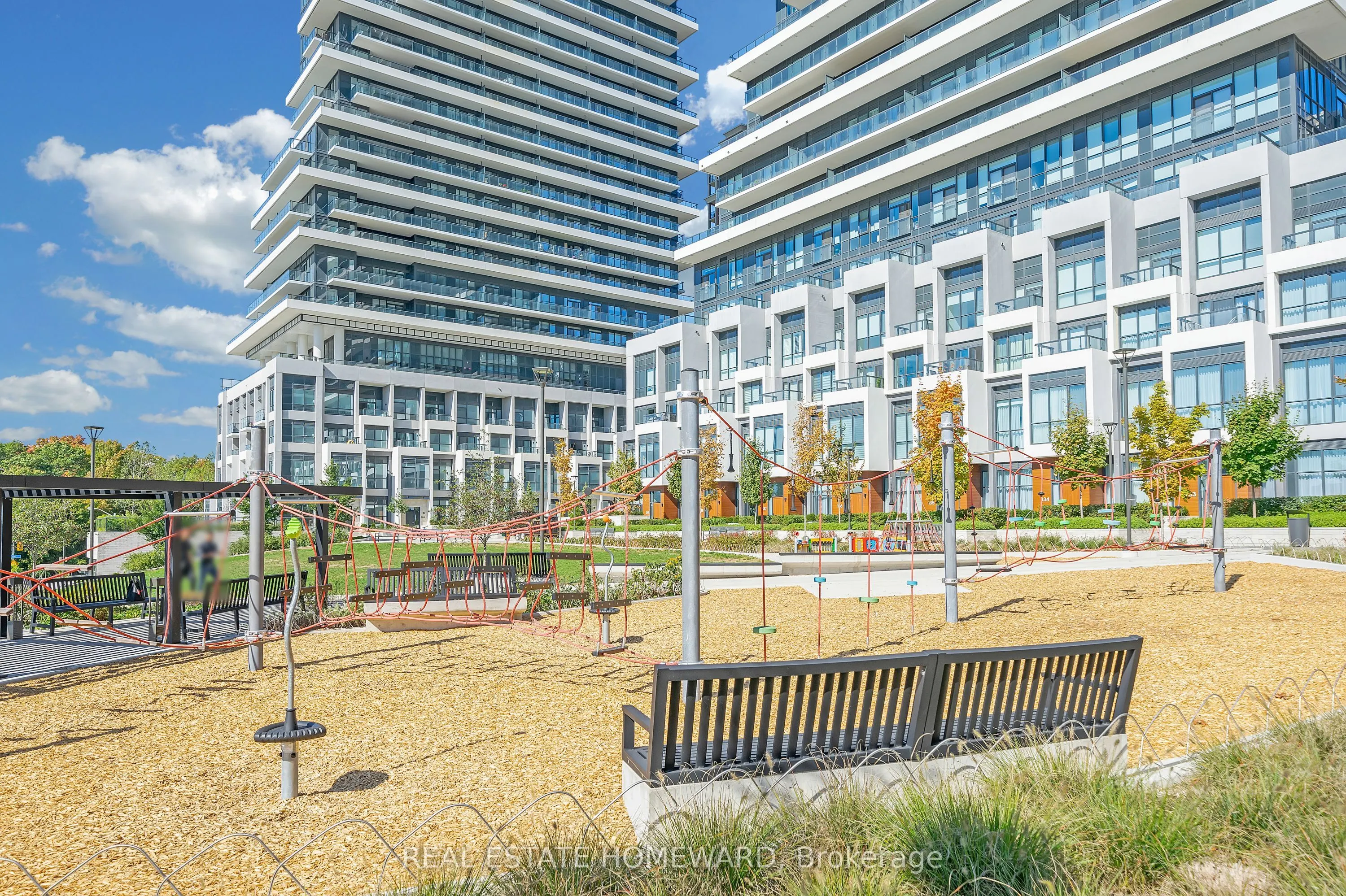 20 Inn On The Park Drive, #2039