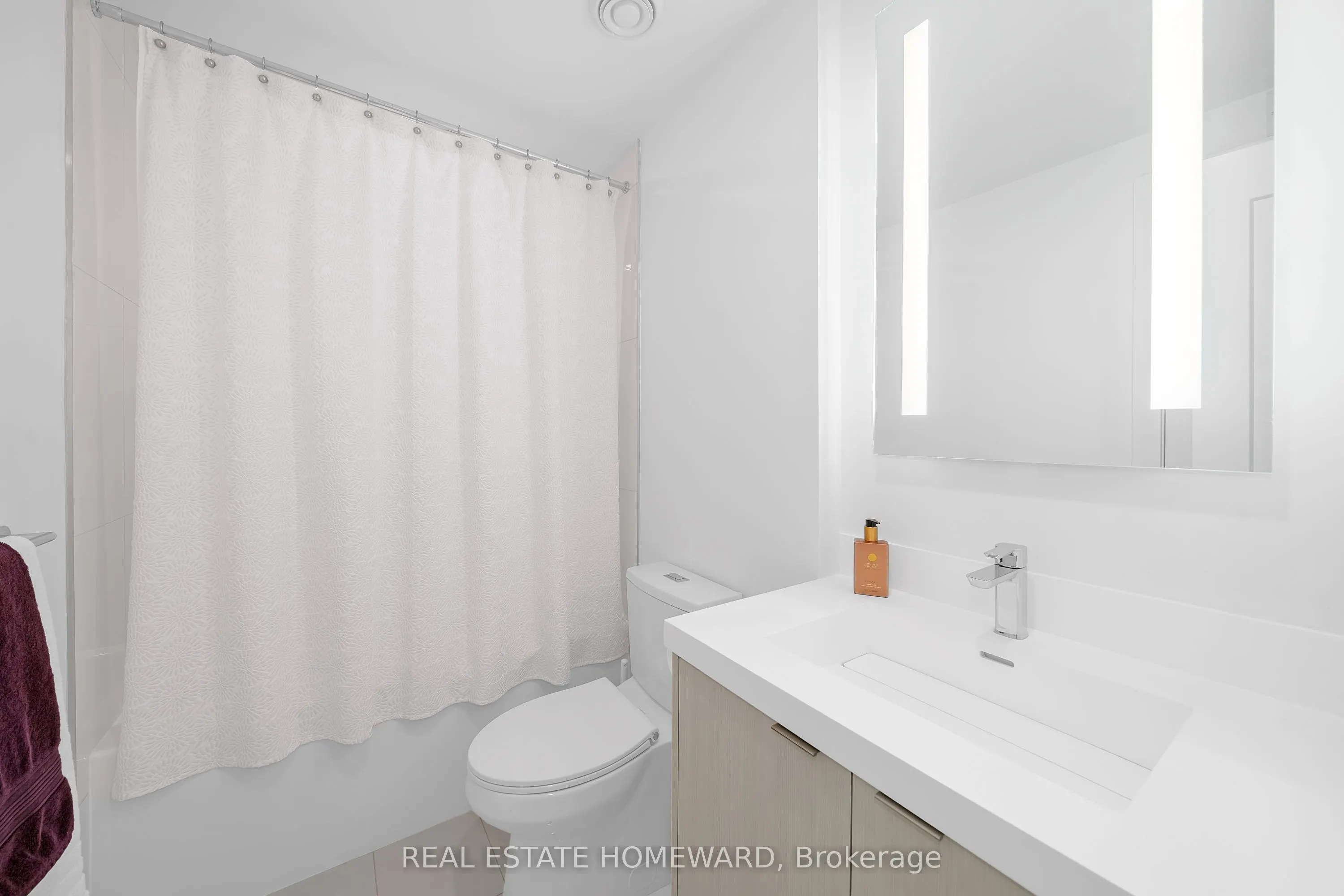 20 Inn On The Park Drive, #2039