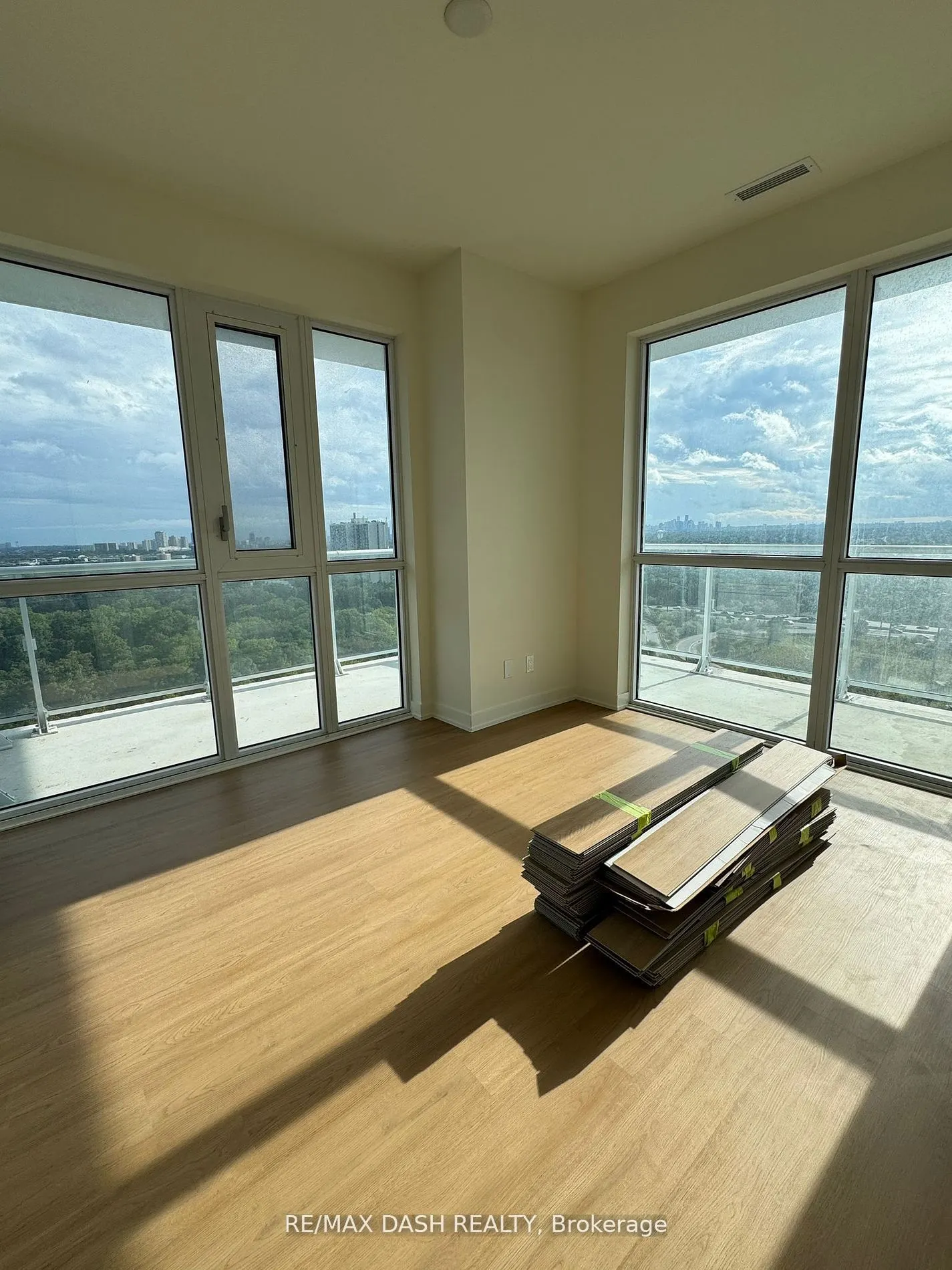 10 Deerlick Court, #1702