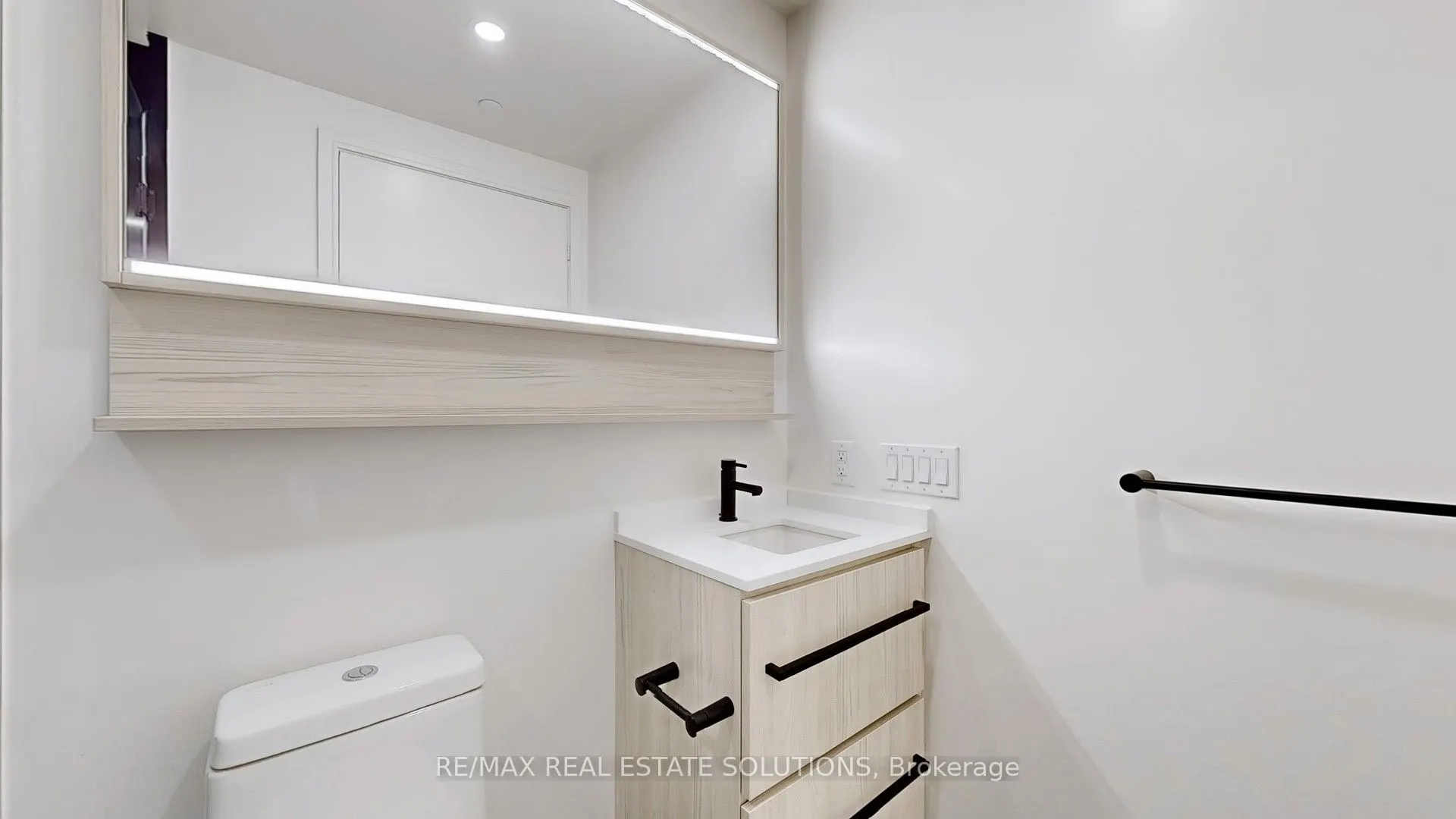 425 Front Street E, #411