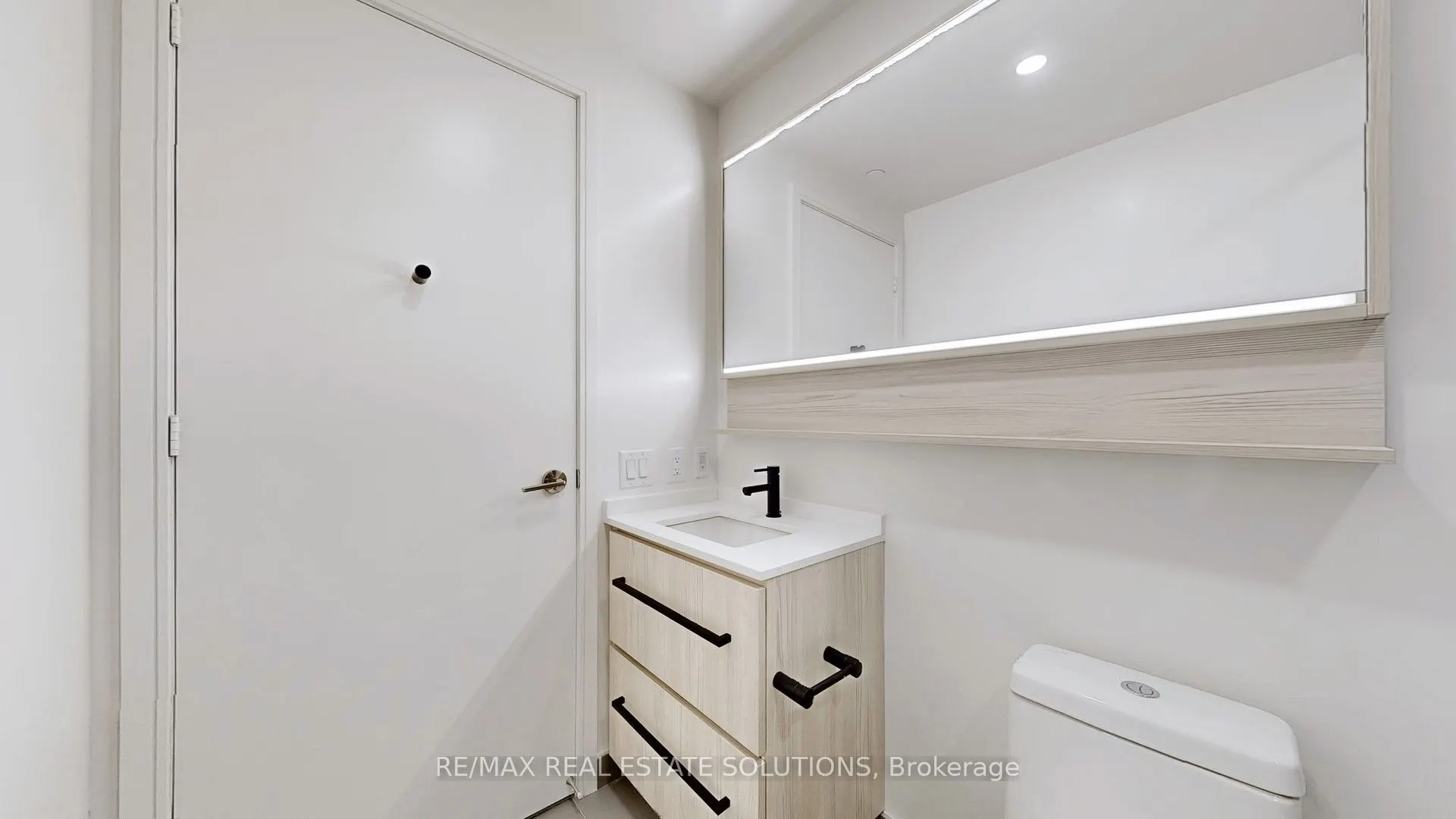 425 Front Street E, #411