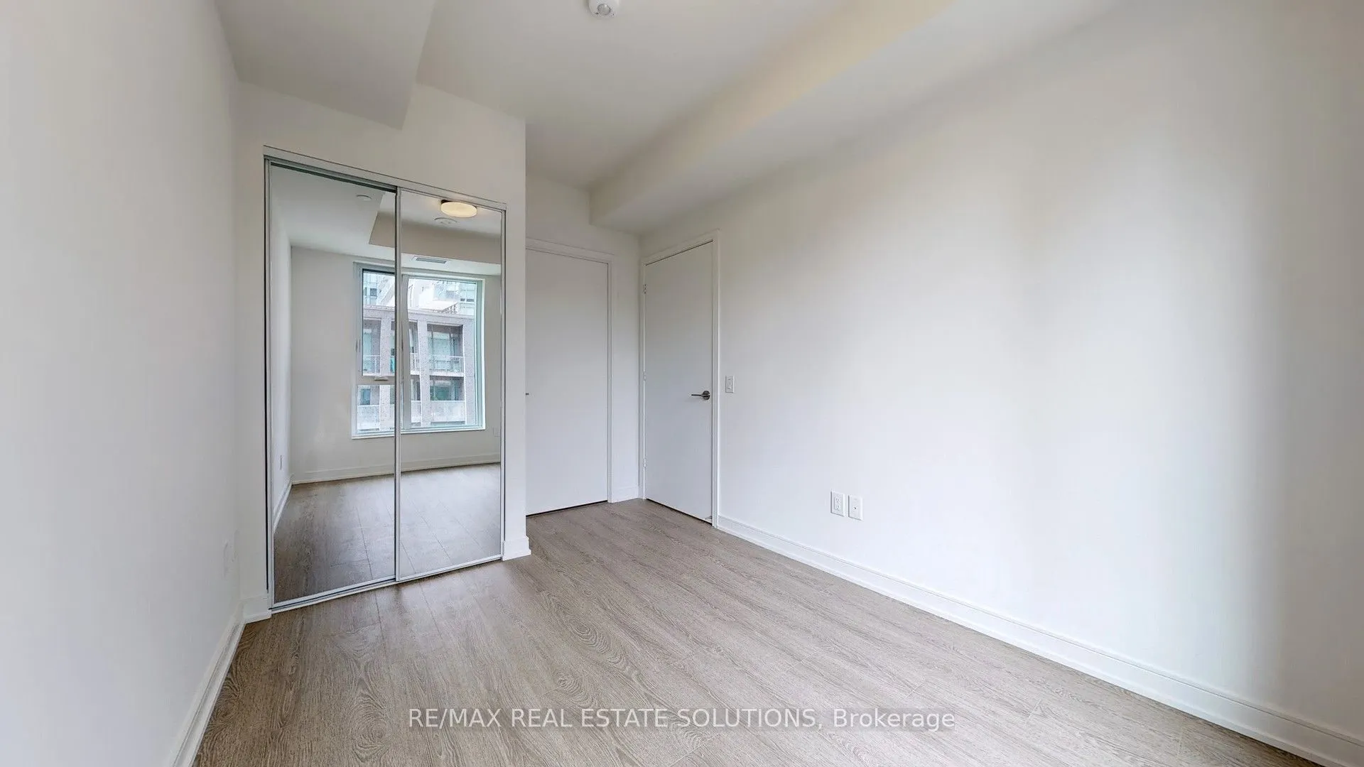 425 Front Street E, #411