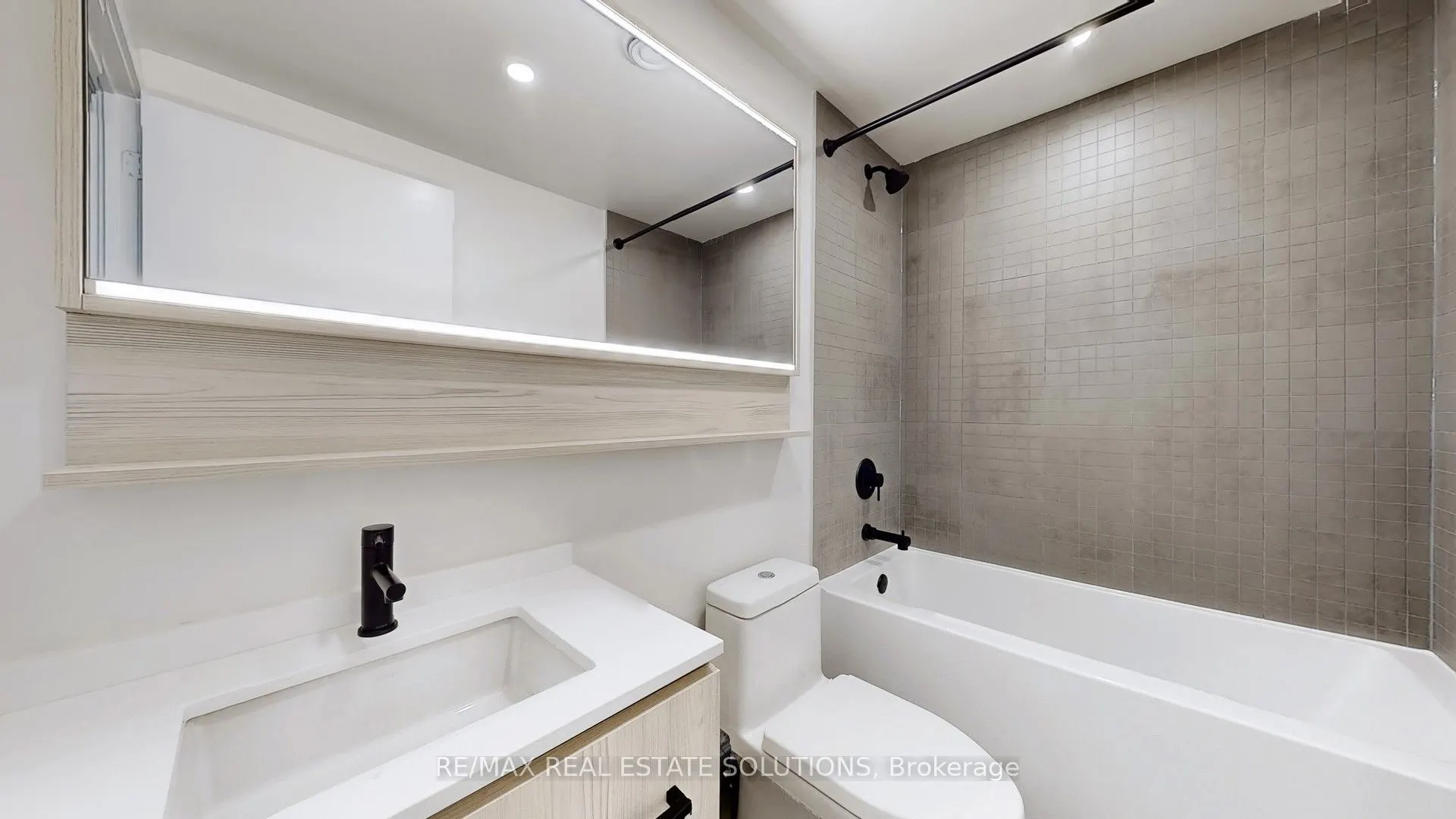 425 Front Street E, #411