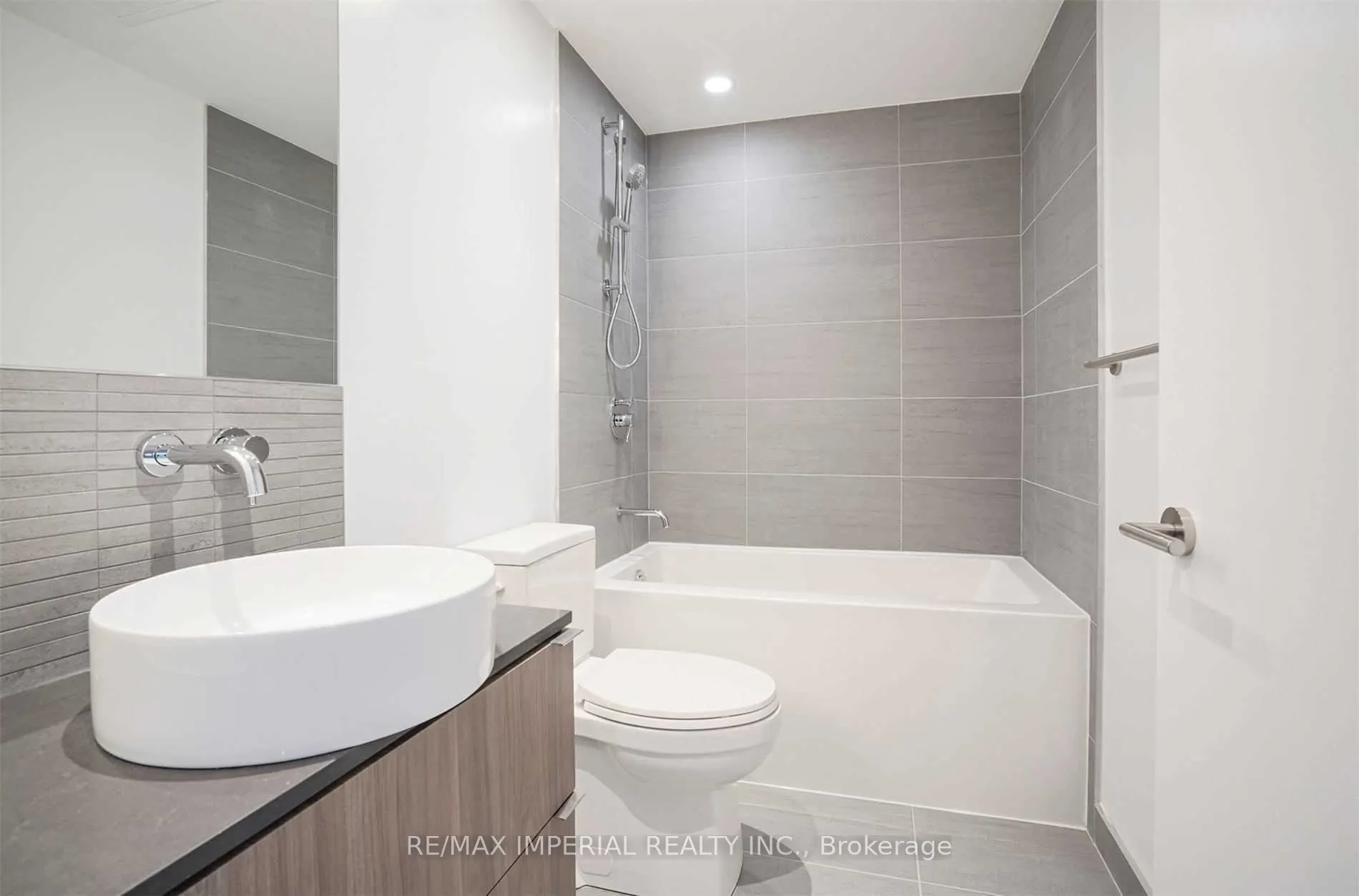 161 Roehampton Avenue W, #3711