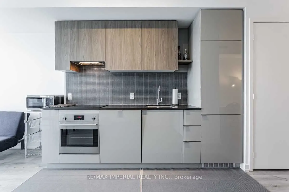 161 Roehampton Avenue W, #3711