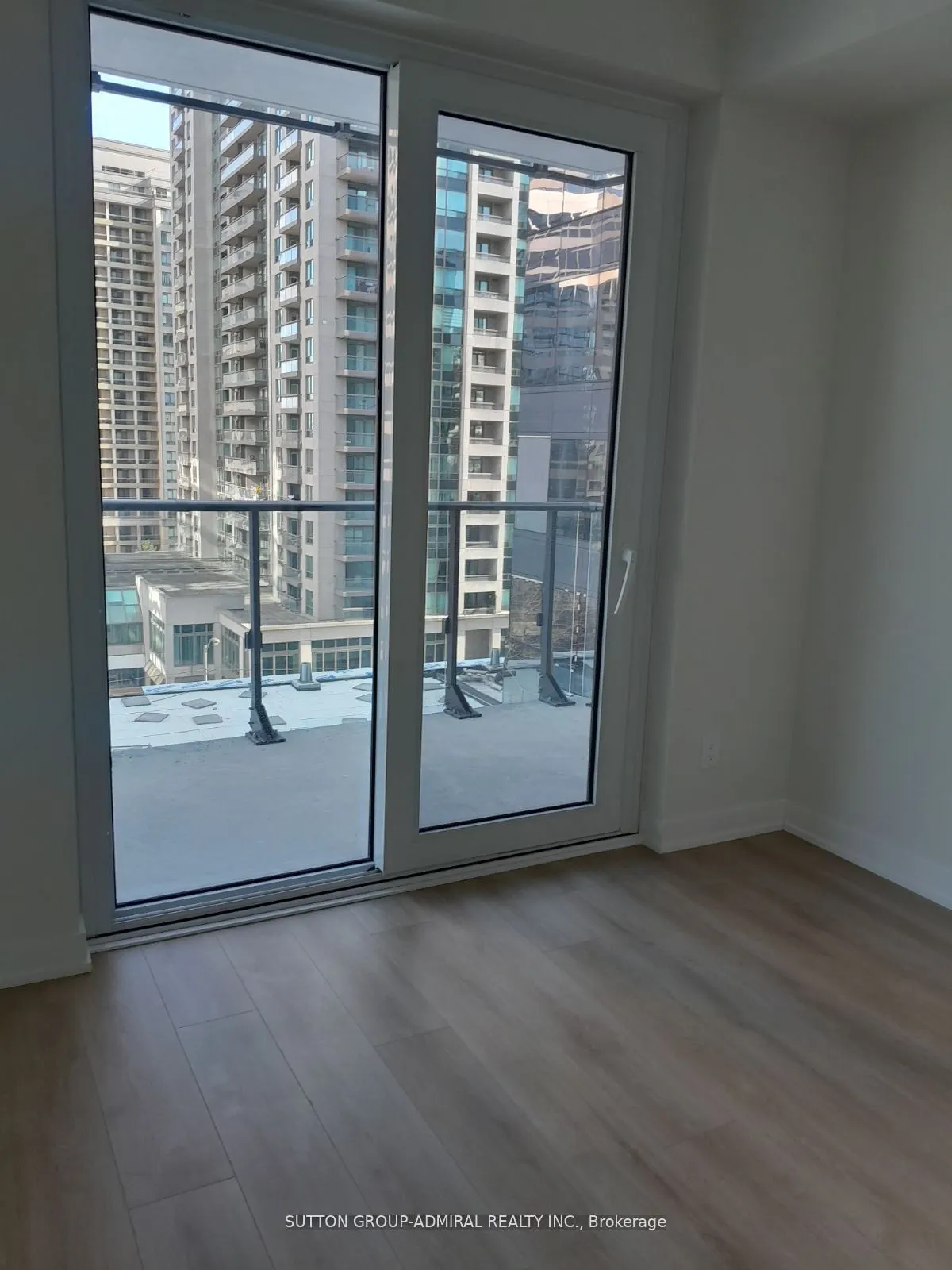 15 Ellerslie Avenue, #602