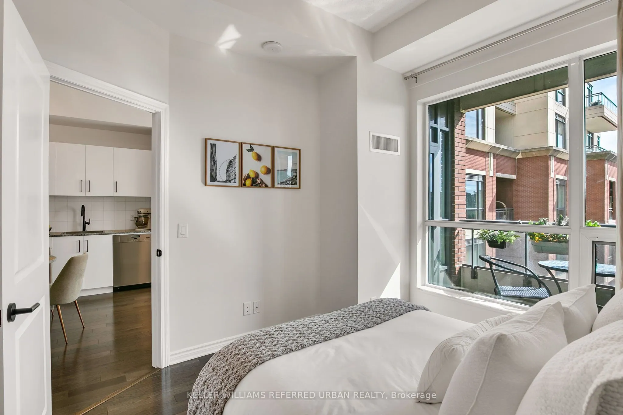 23 Glebe Road W, #725