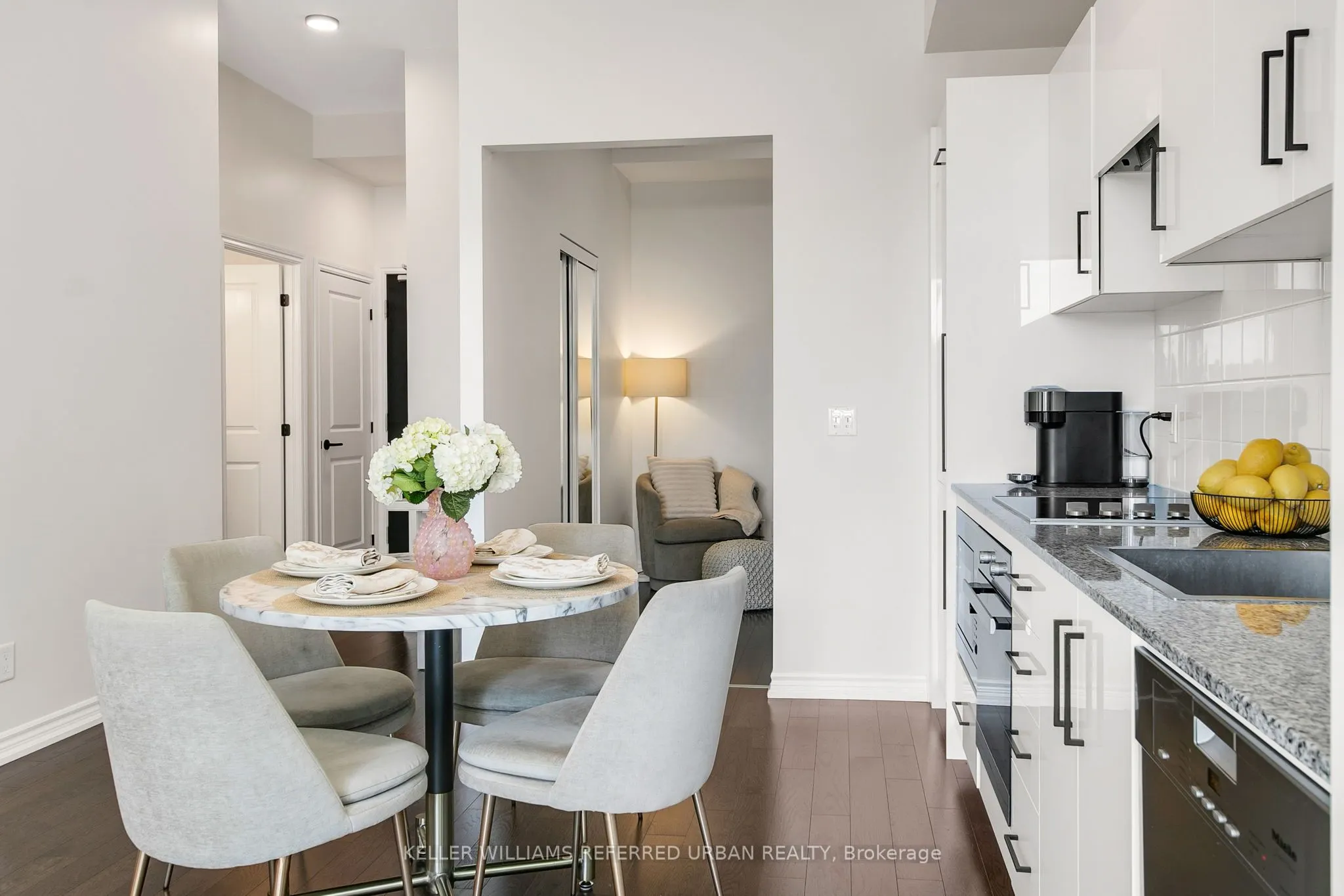 23 Glebe Road W, #725