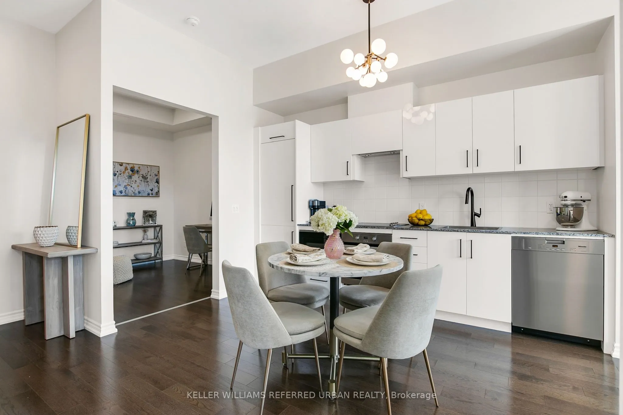 23 Glebe Road W, #725