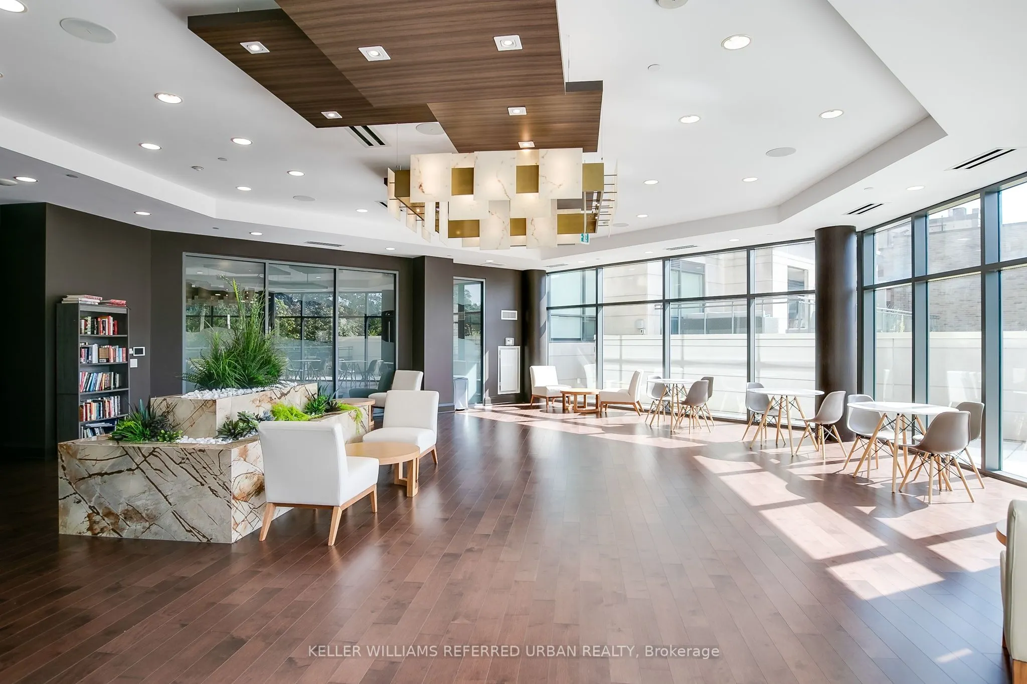23 Glebe Road W, #725