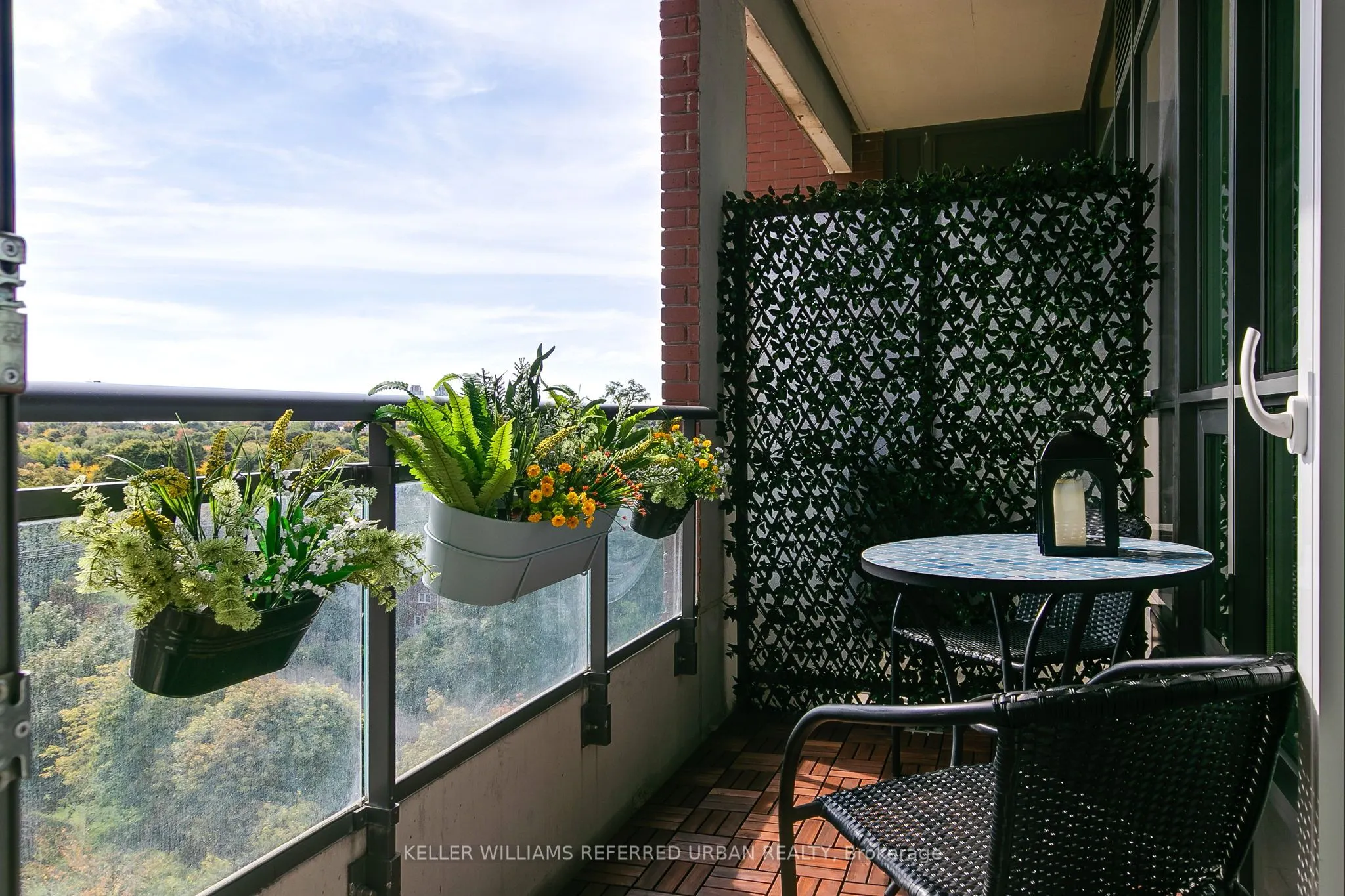23 Glebe Road W, #725