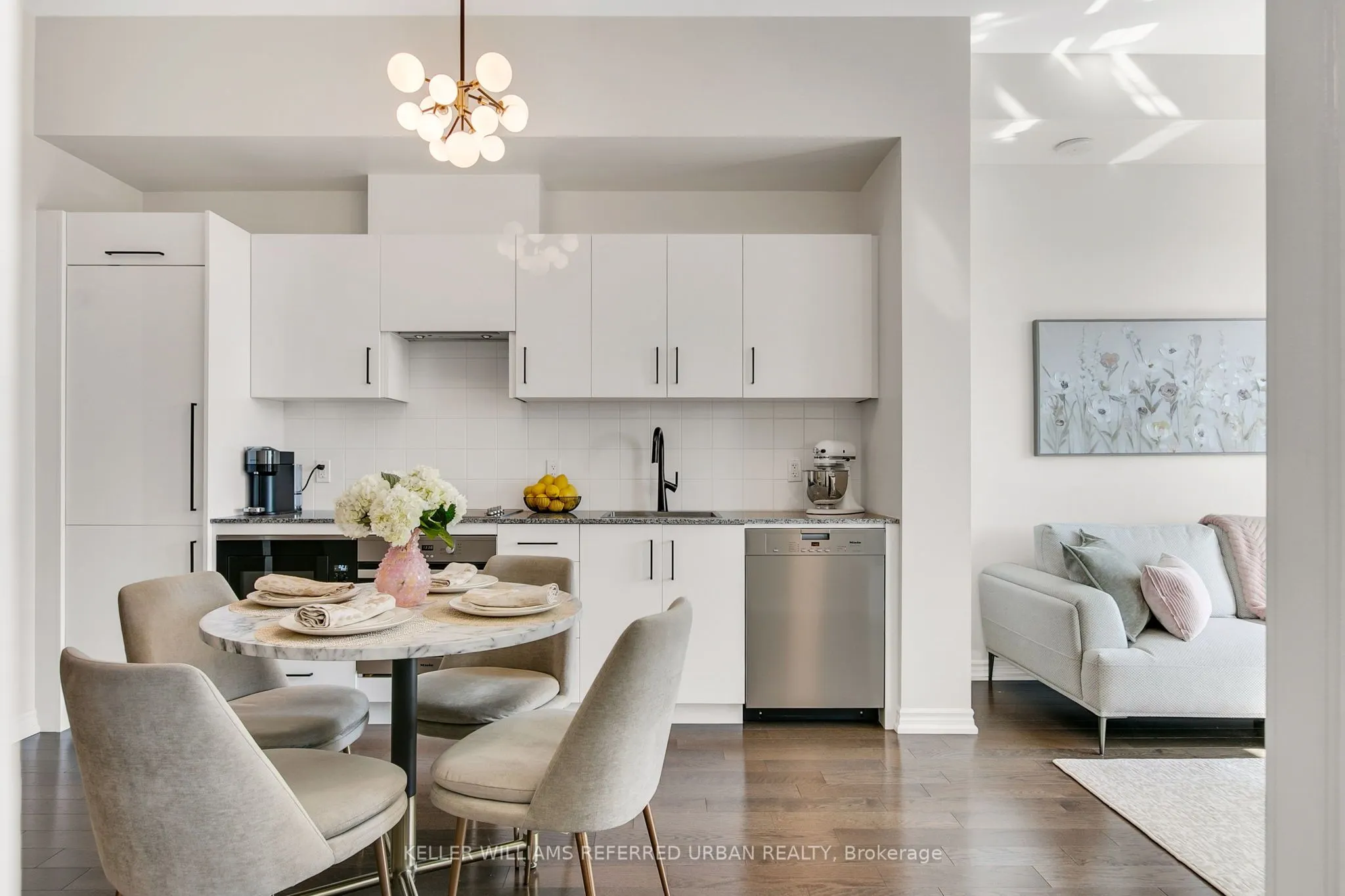 23 Glebe Road W, #725