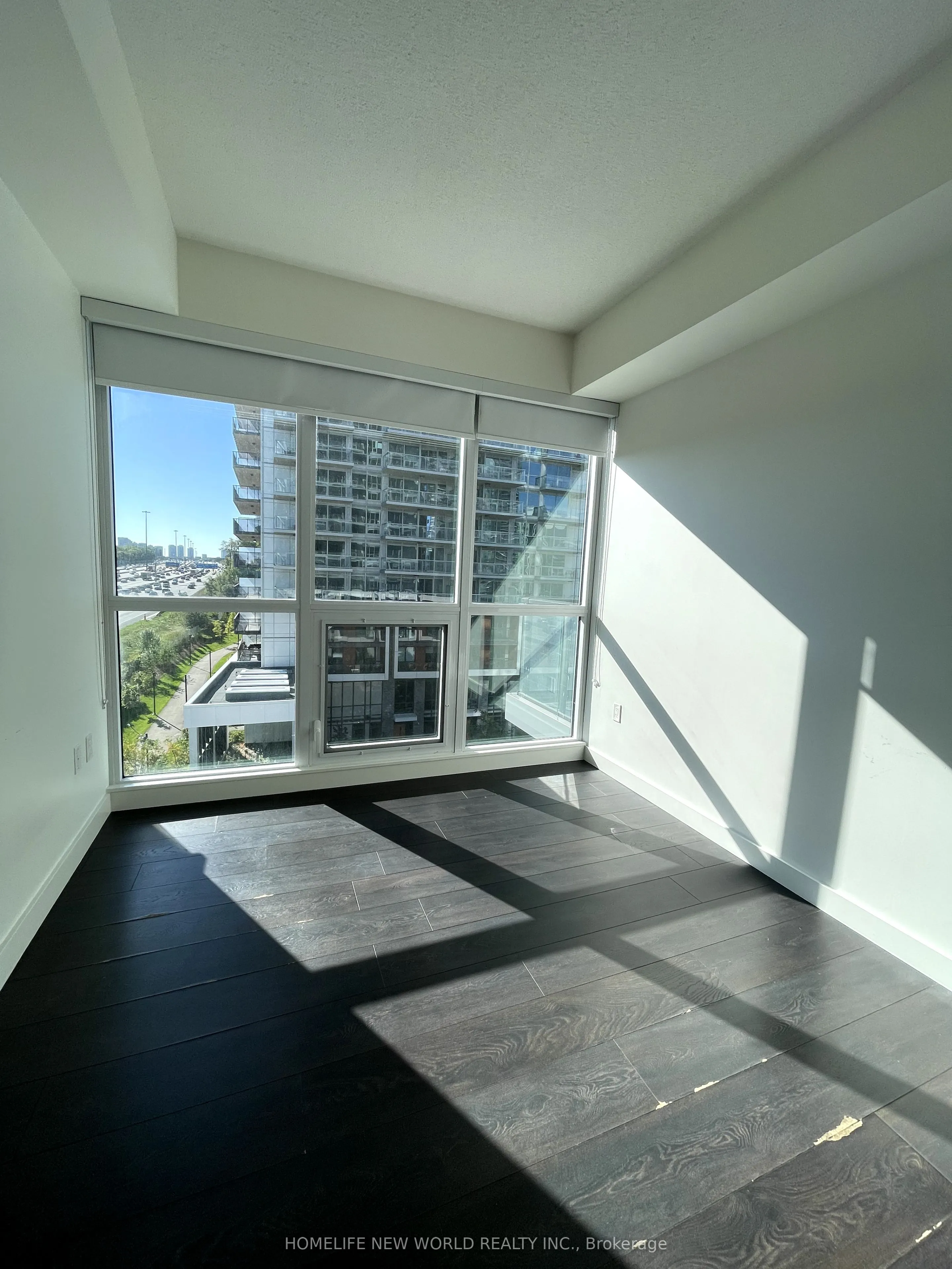 85 Mcmahon Drive, #806
