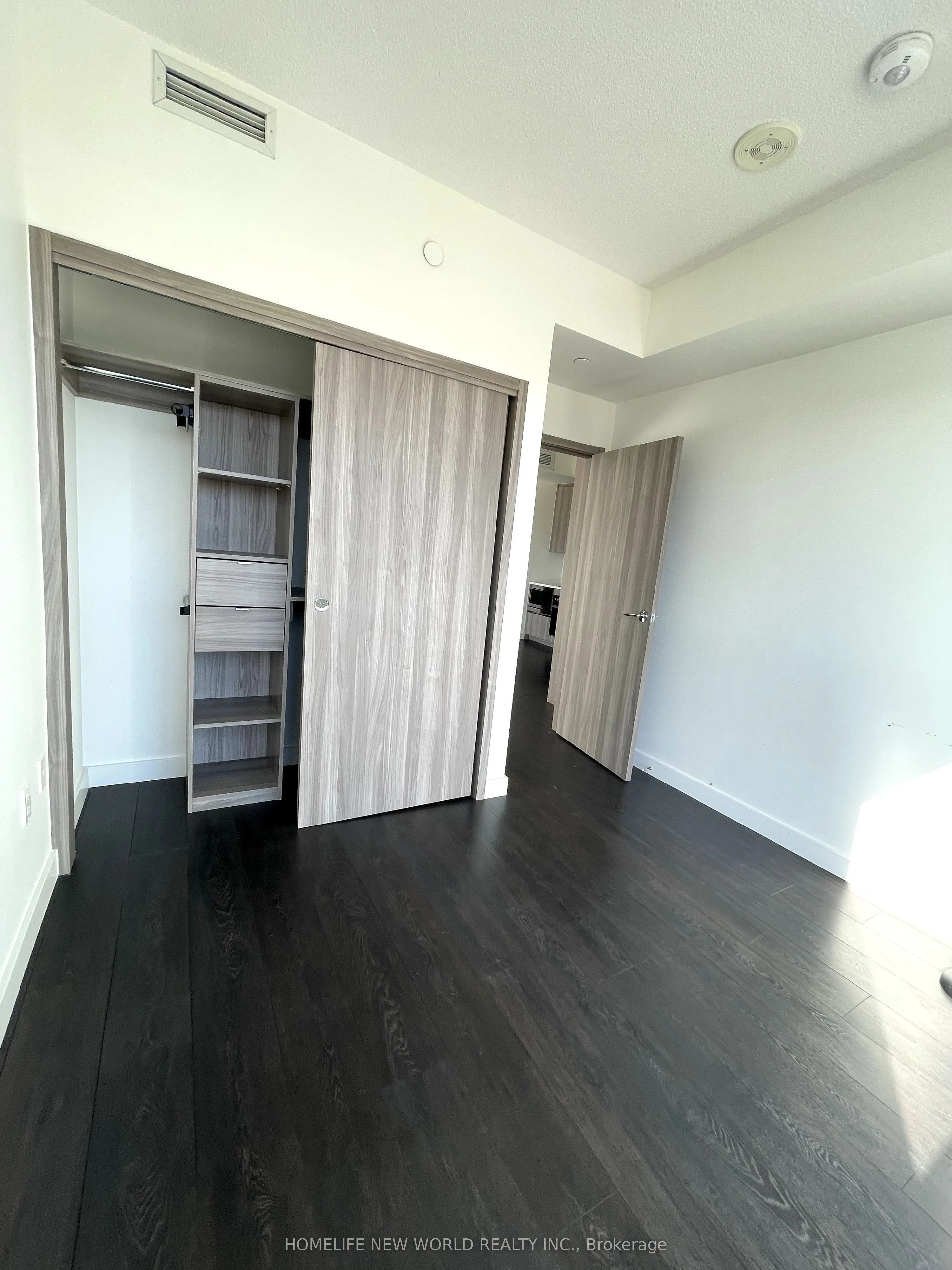 85 Mcmahon Drive, #806