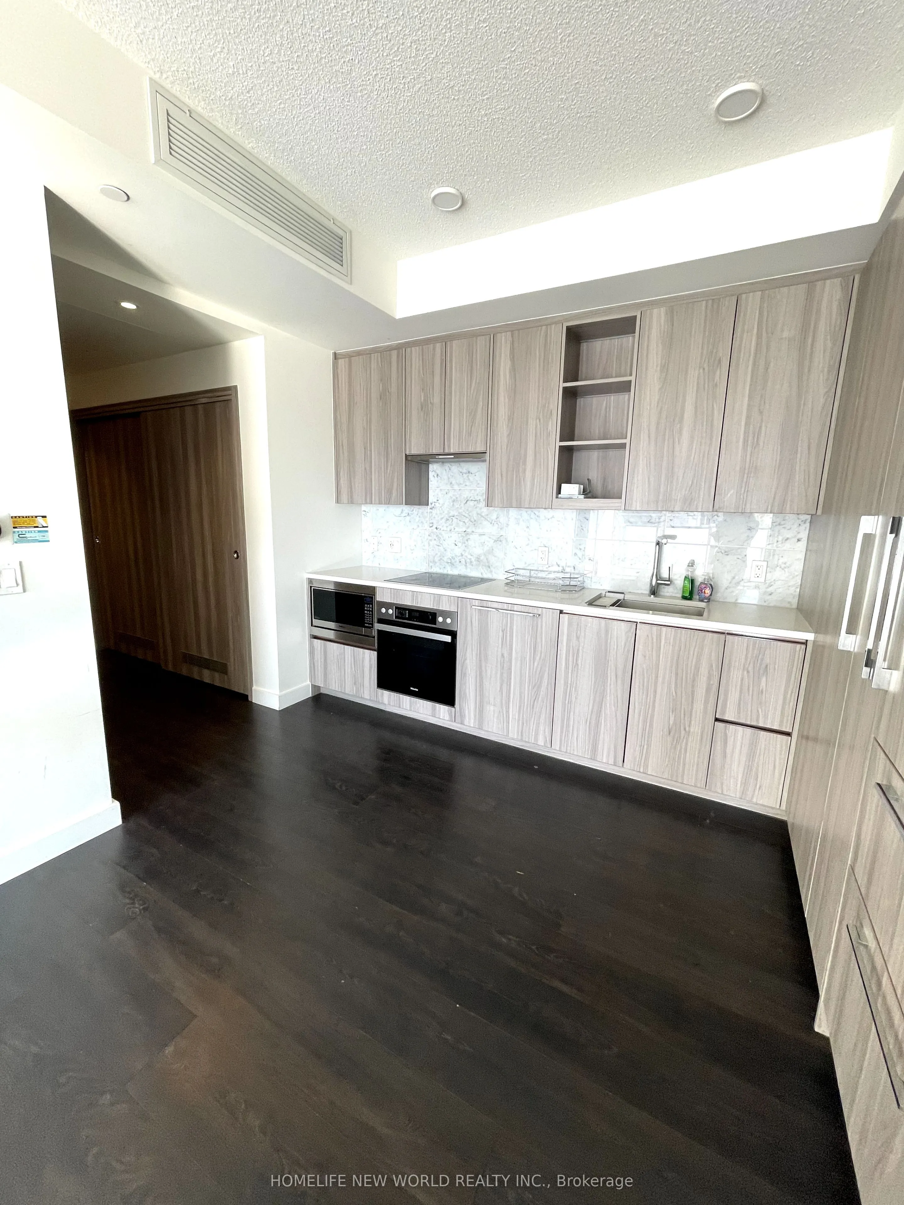 85 Mcmahon Drive, #806