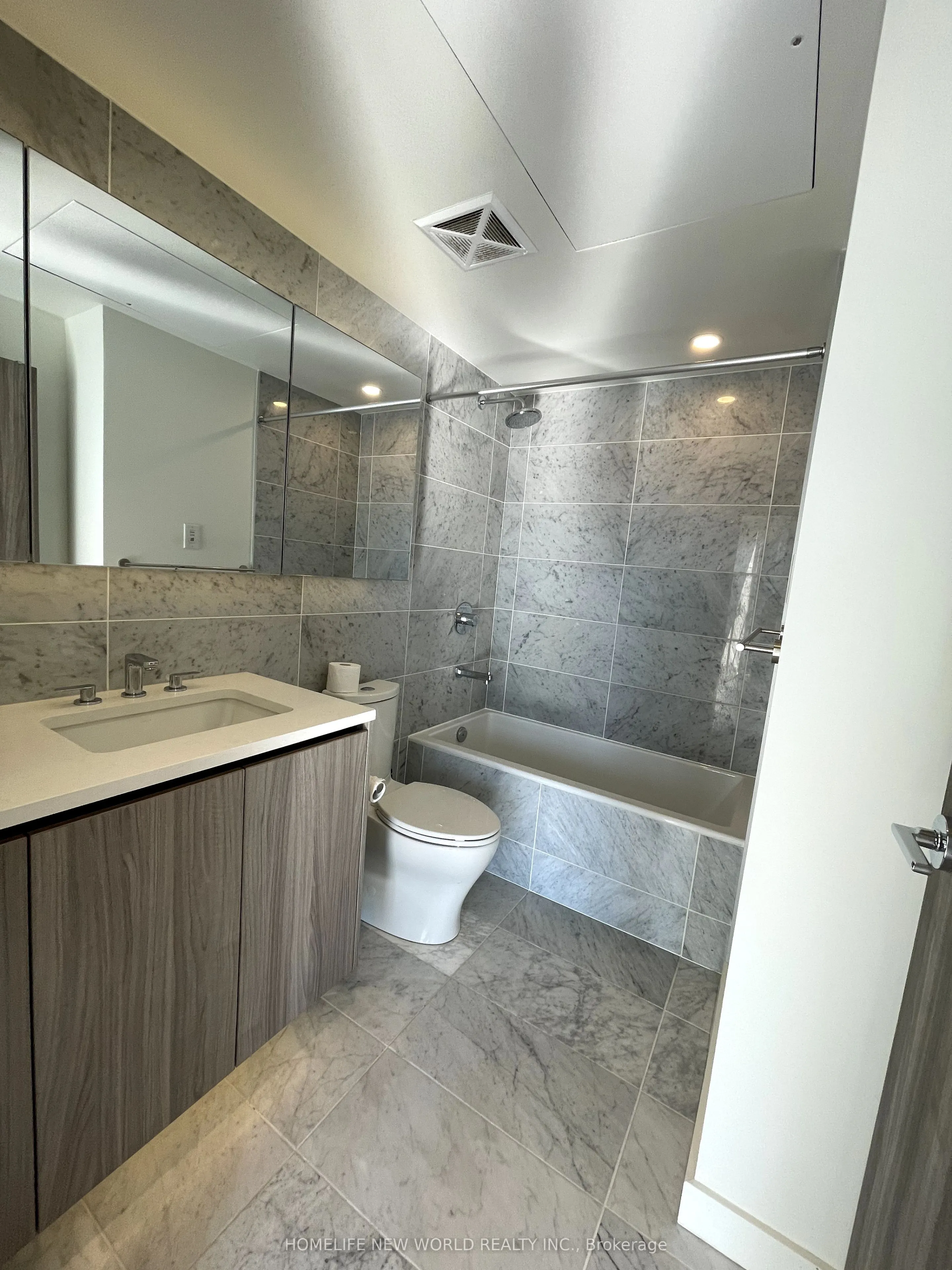 85 Mcmahon Drive, #806