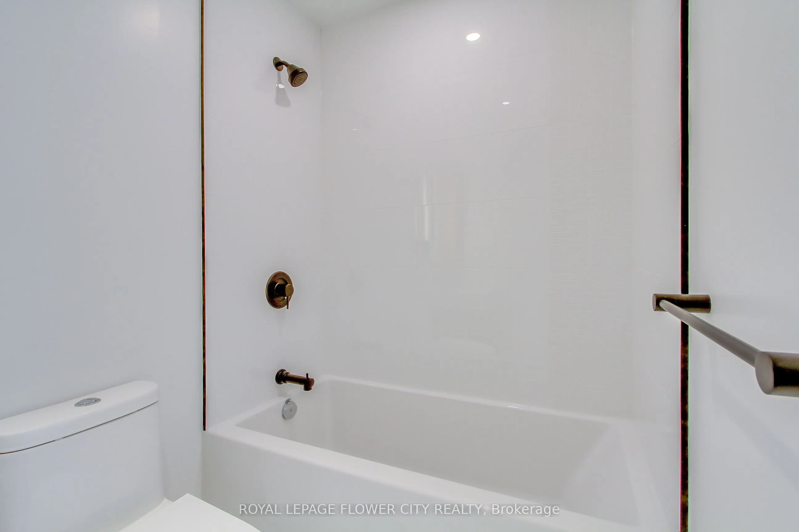 117 Broadway Avenue, #706