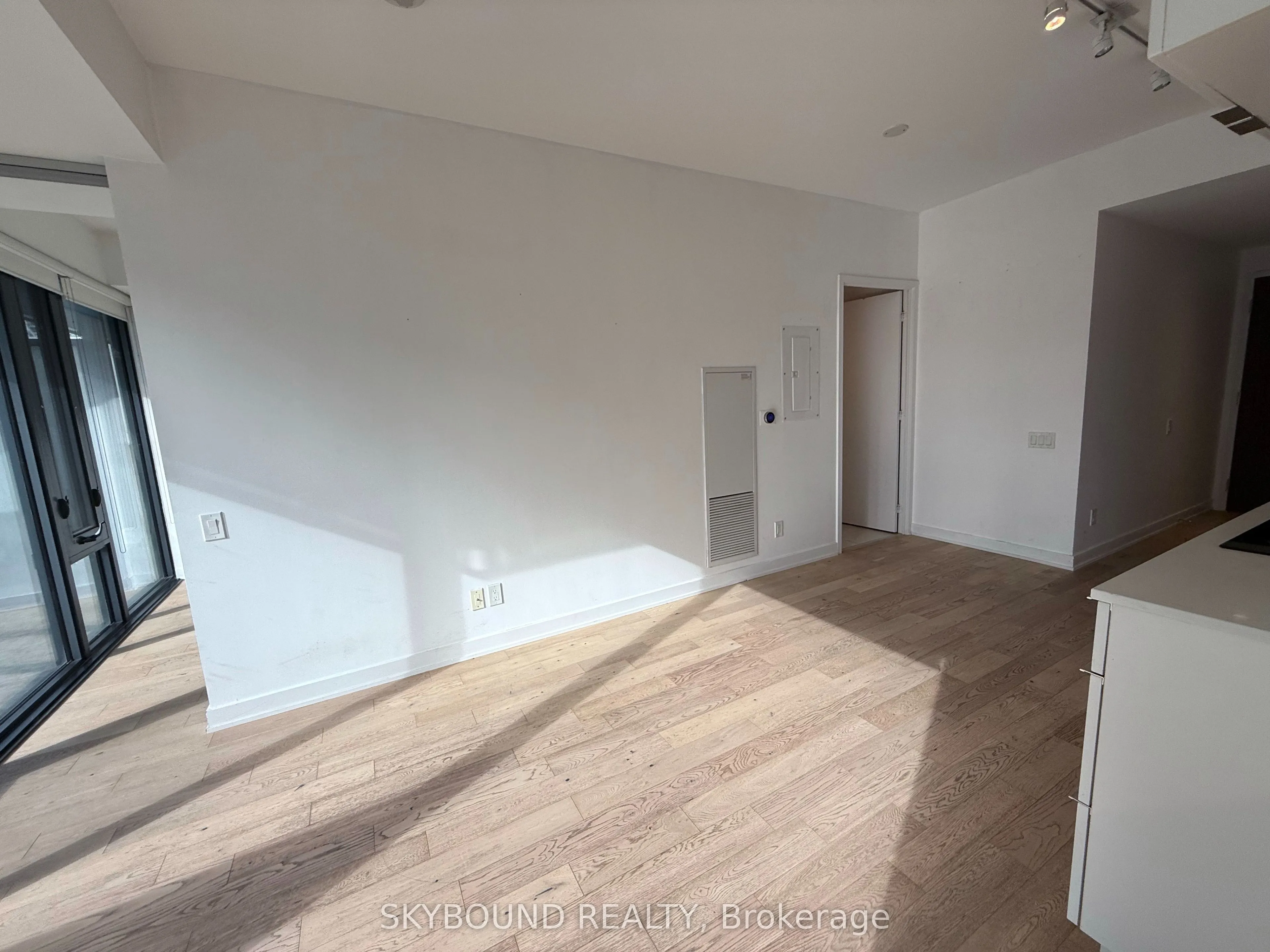 185 Roehampton Avenue, #913