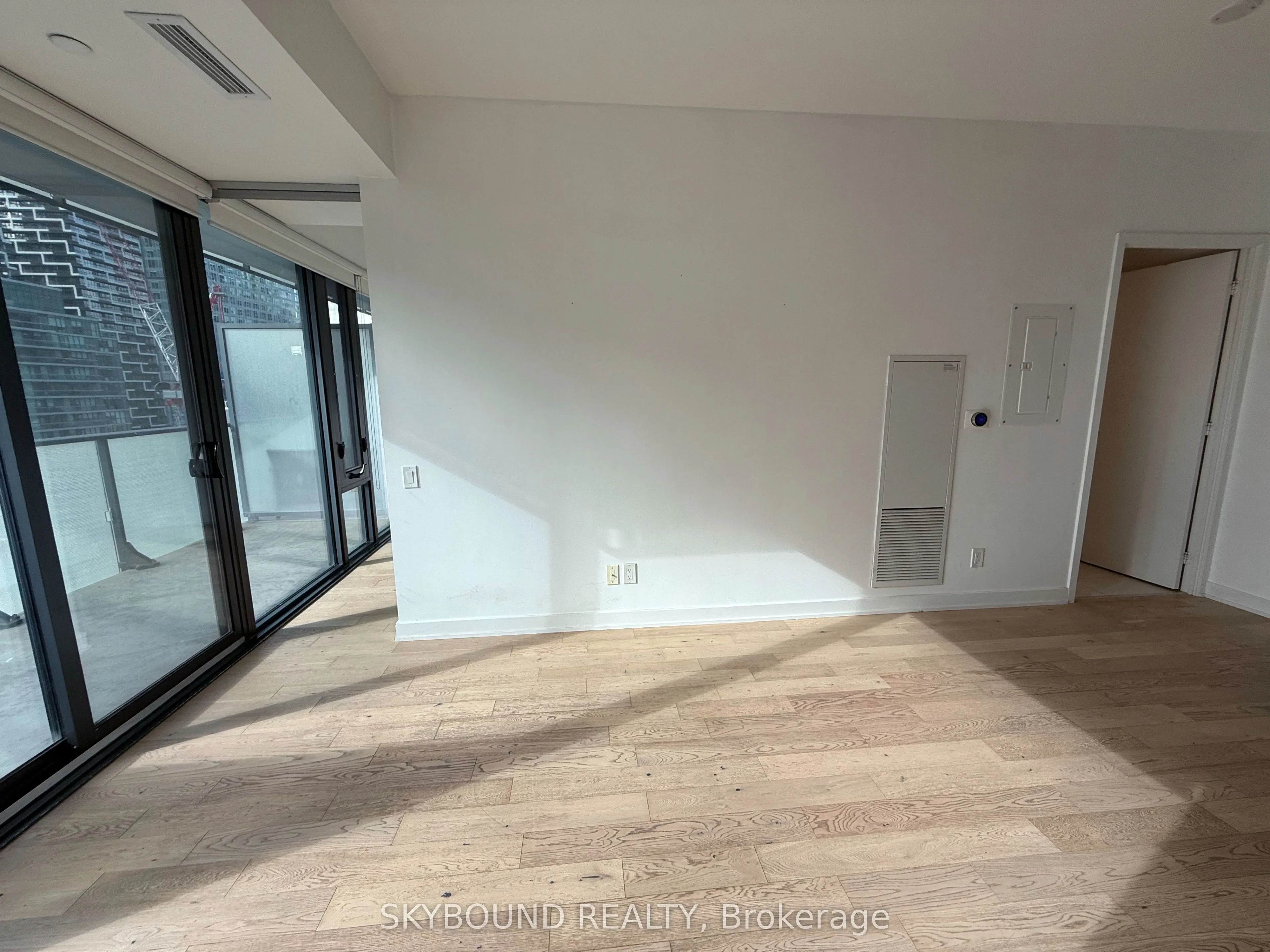 185 Roehampton Avenue, #913