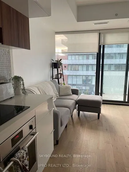 185 Roehampton Avenue, #913