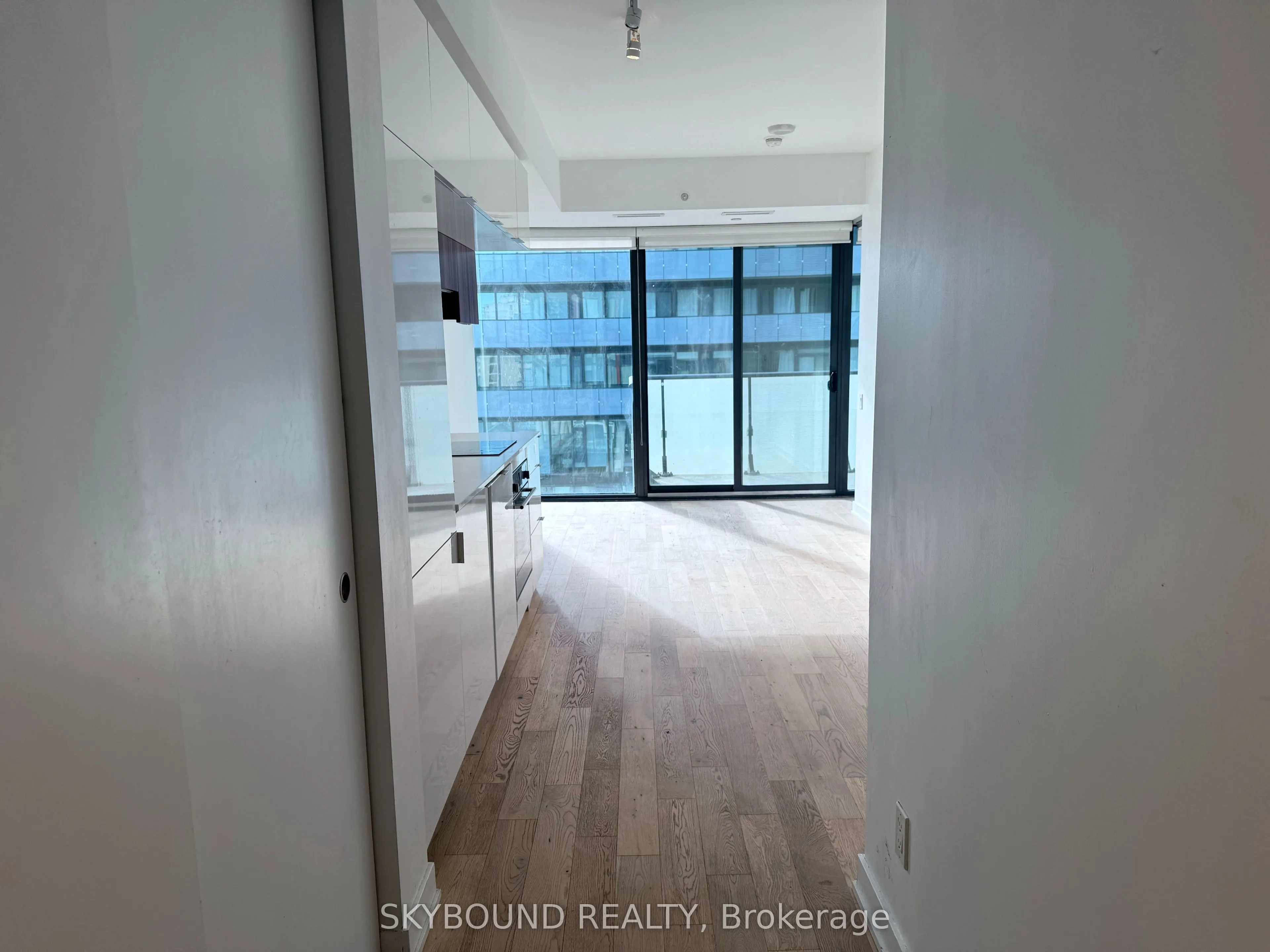 185 Roehampton Avenue, #913
