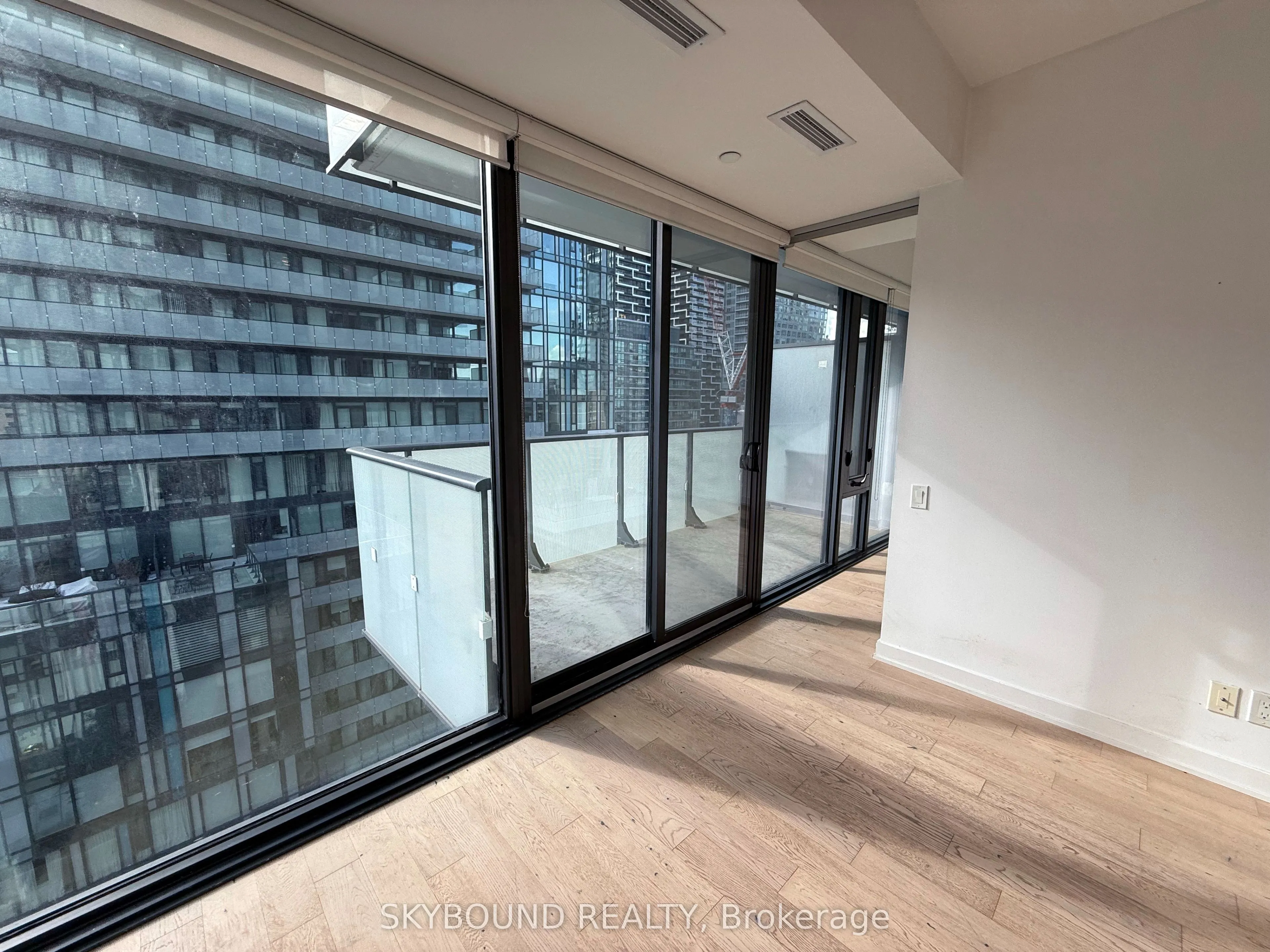 185 Roehampton Avenue, #913