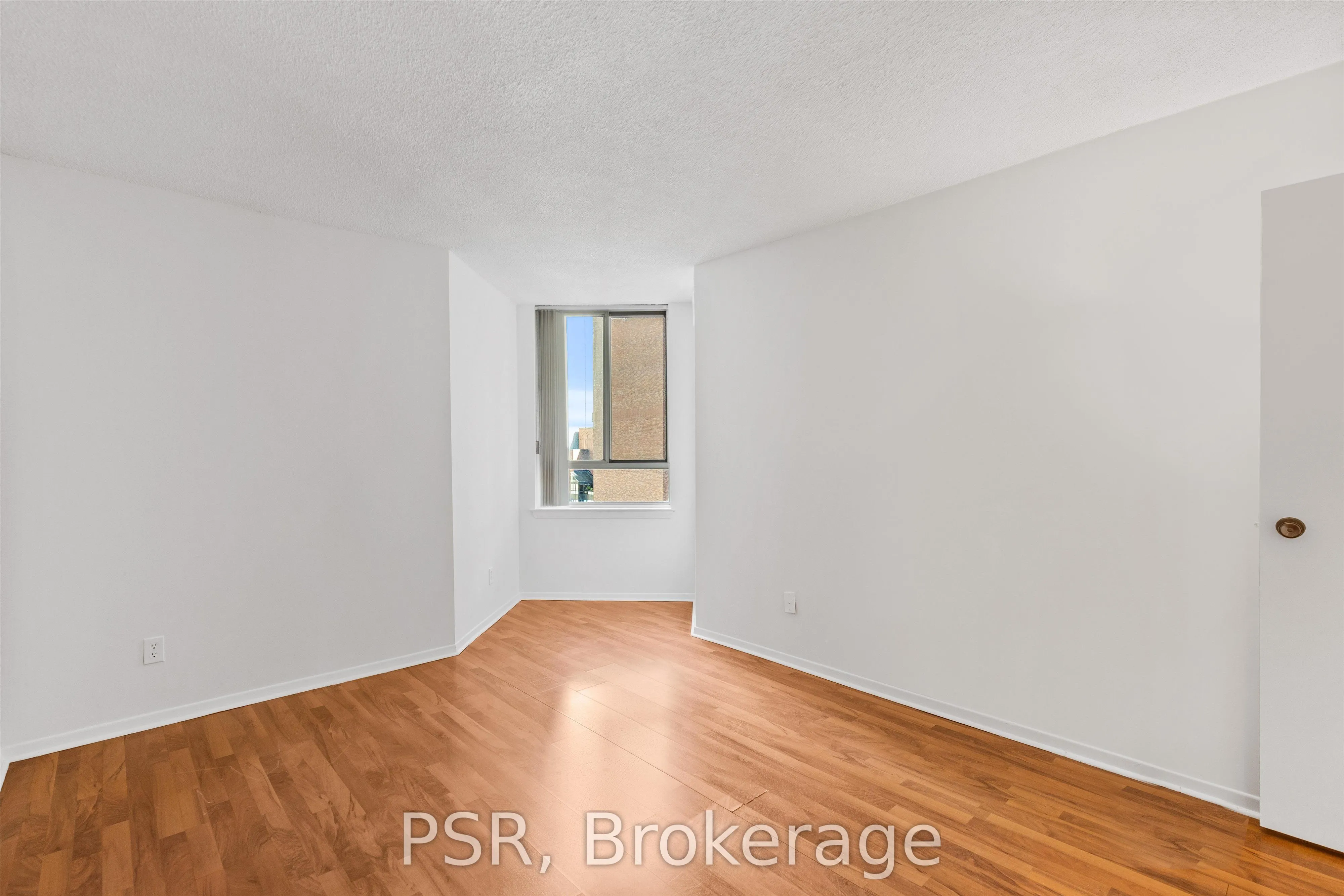 633 Bay Street, #901