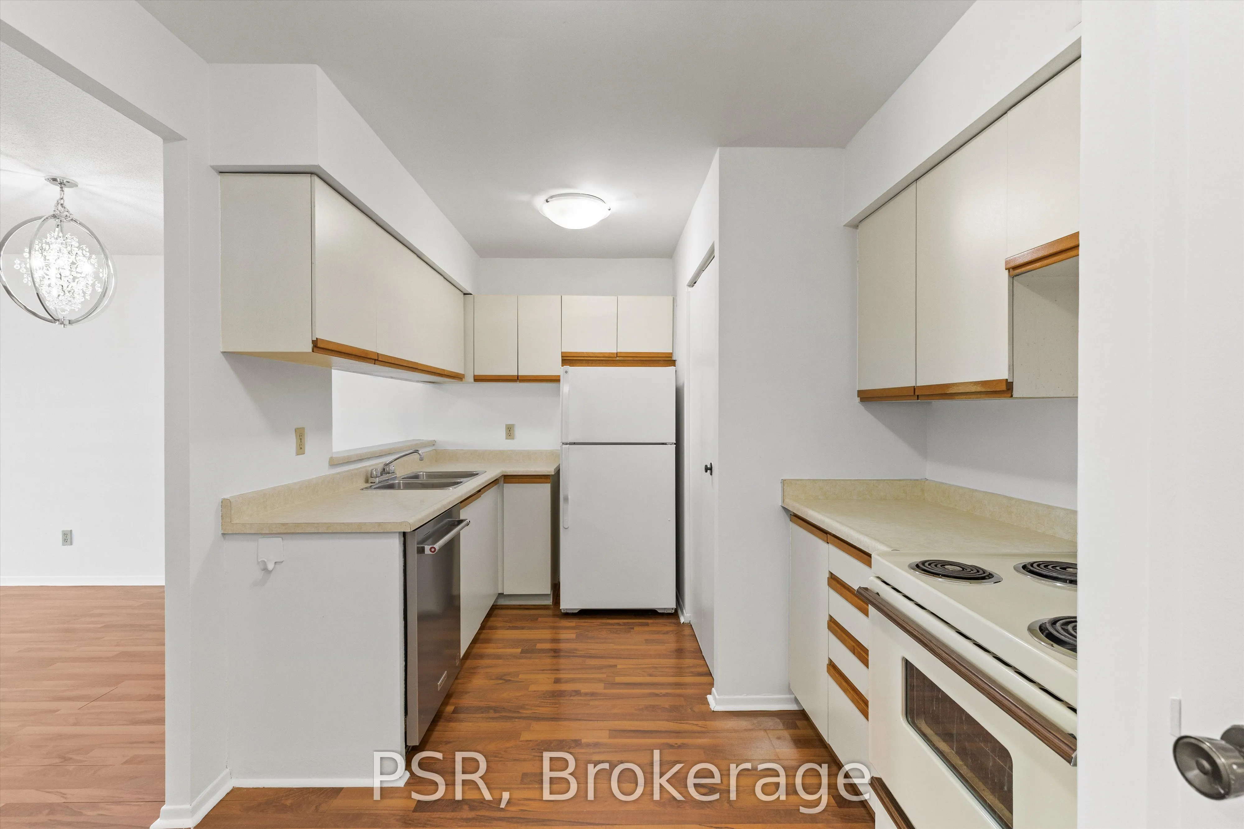 633 Bay Street, #901