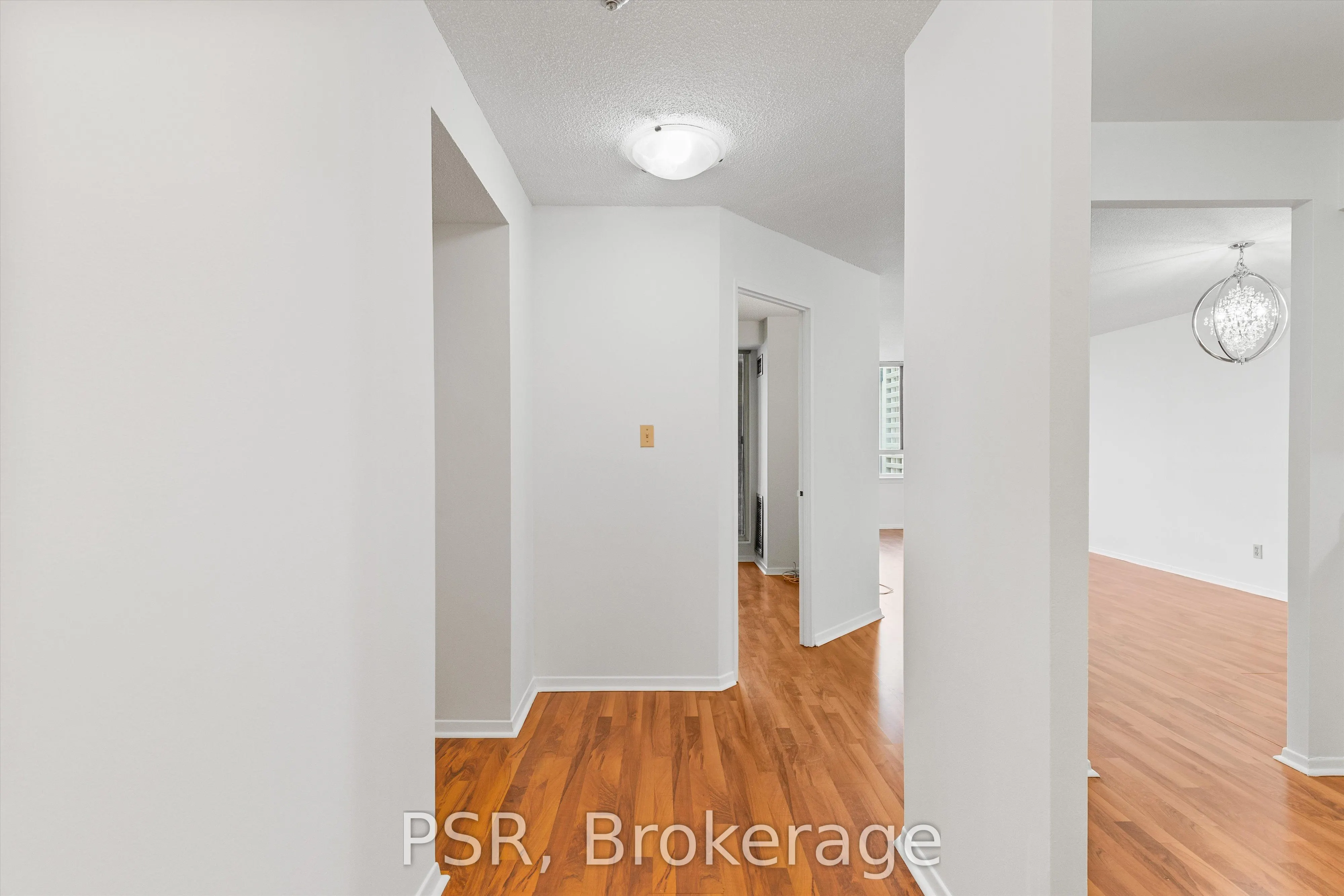 633 Bay Street, #901