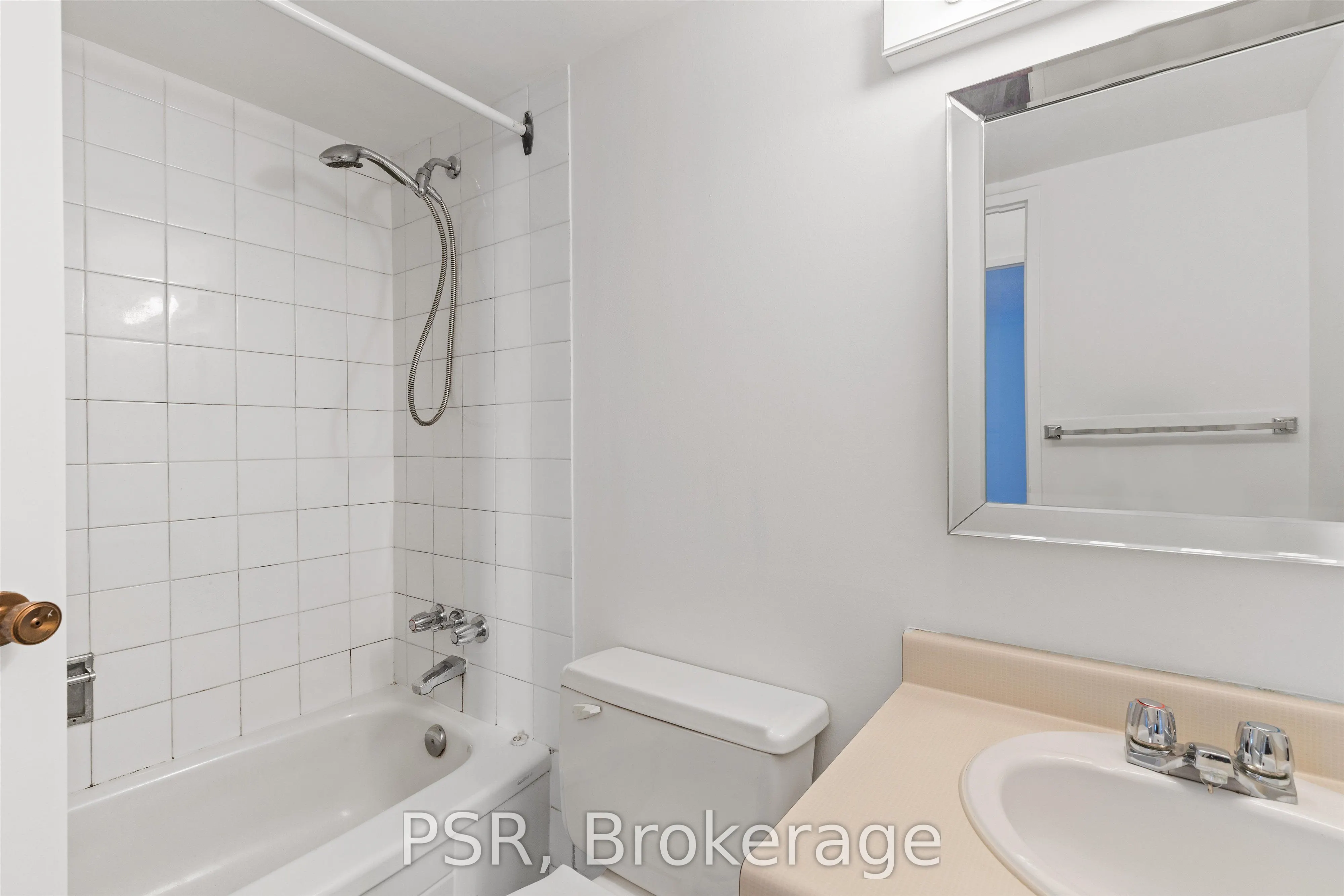 633 Bay Street, #901