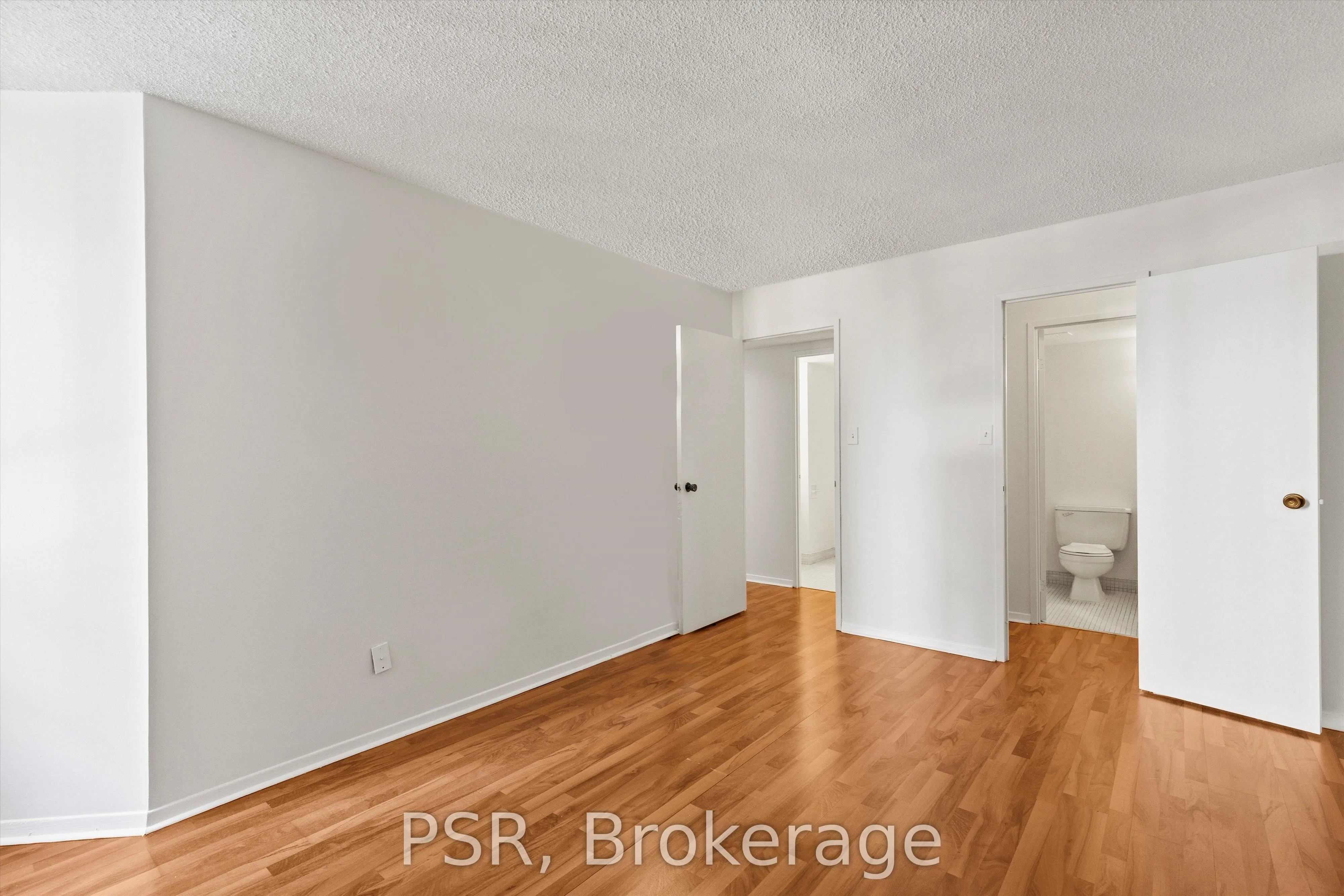 633 Bay Street, #901