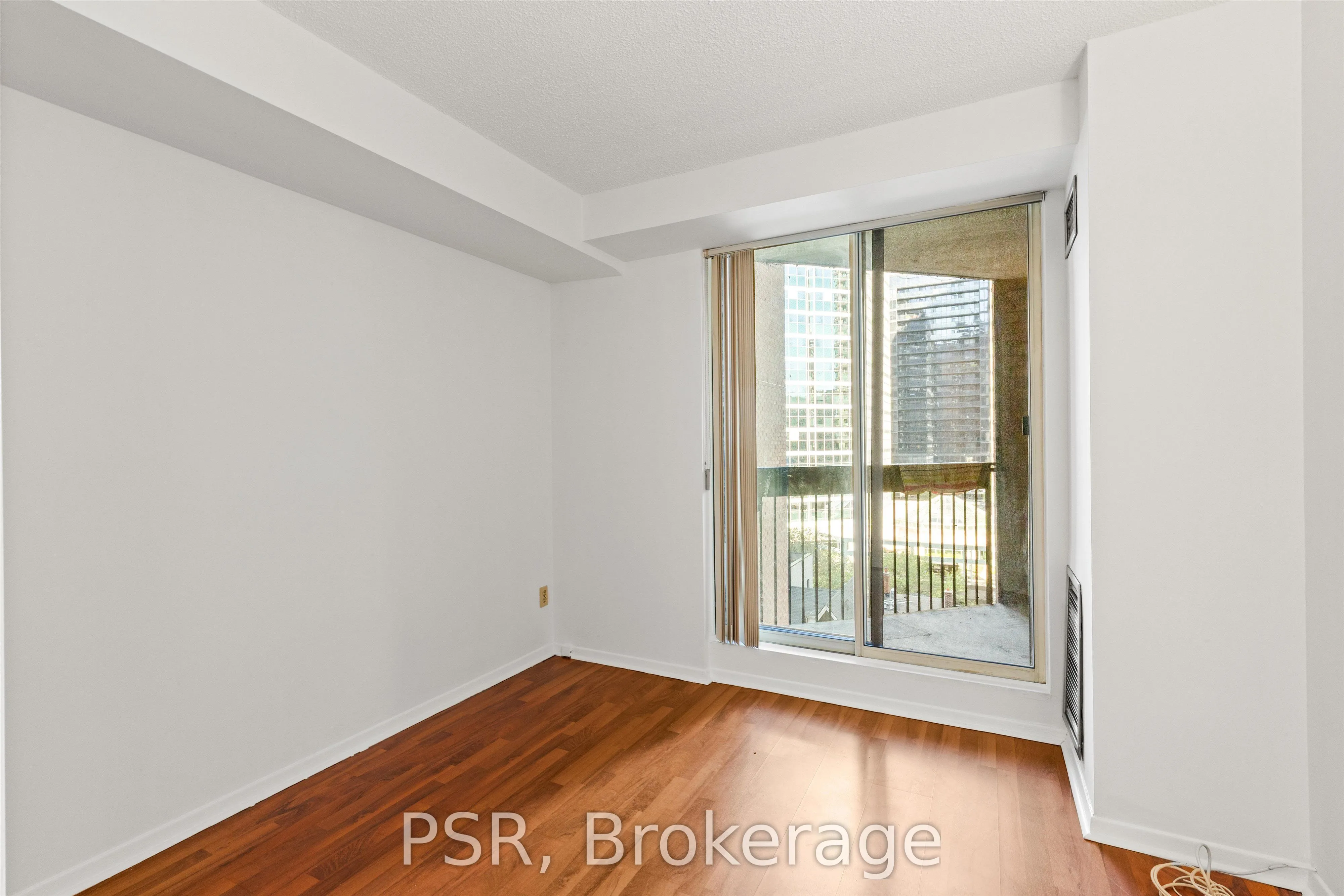 633 Bay Street, #901