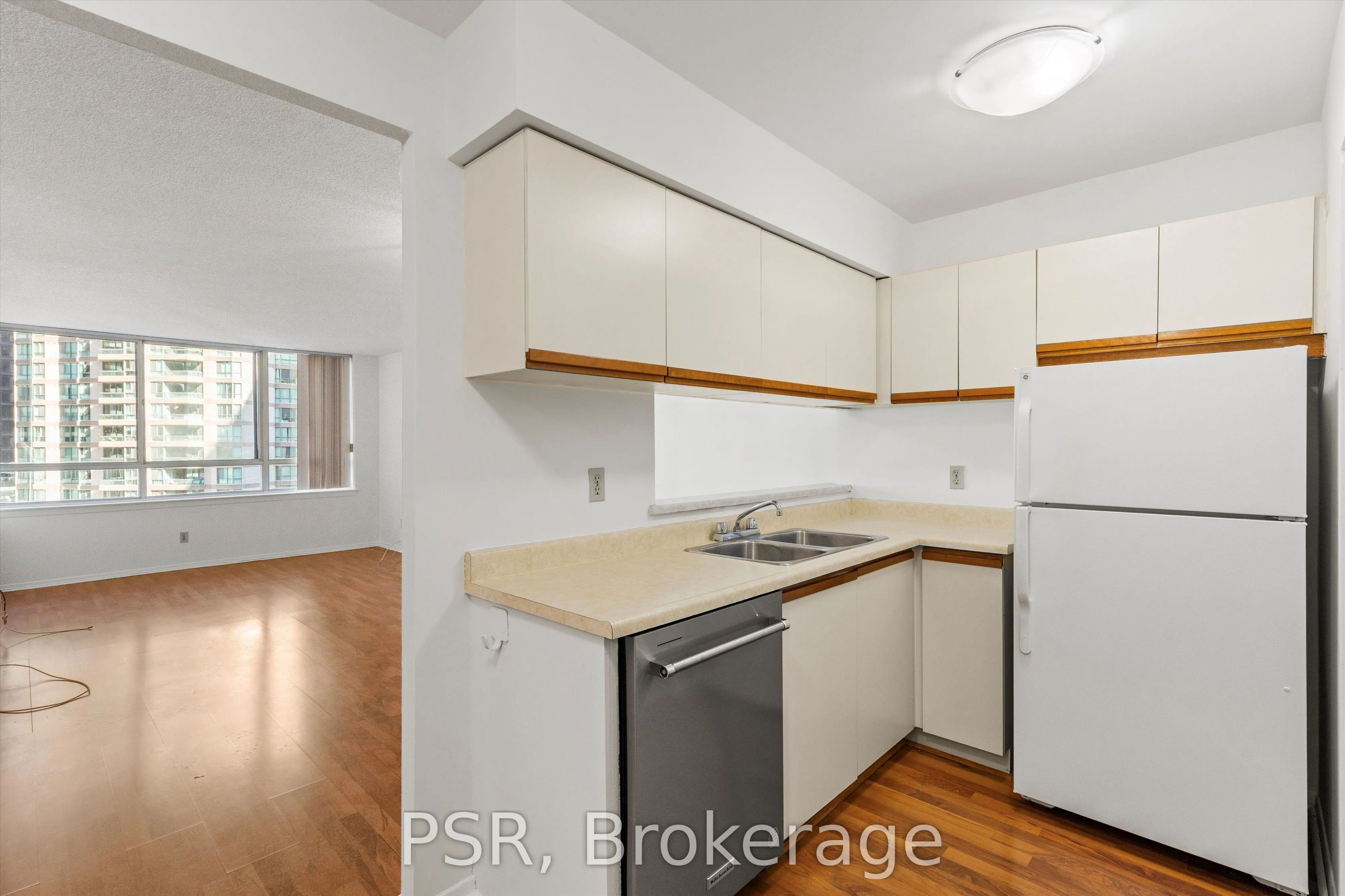 633 Bay Street, #901