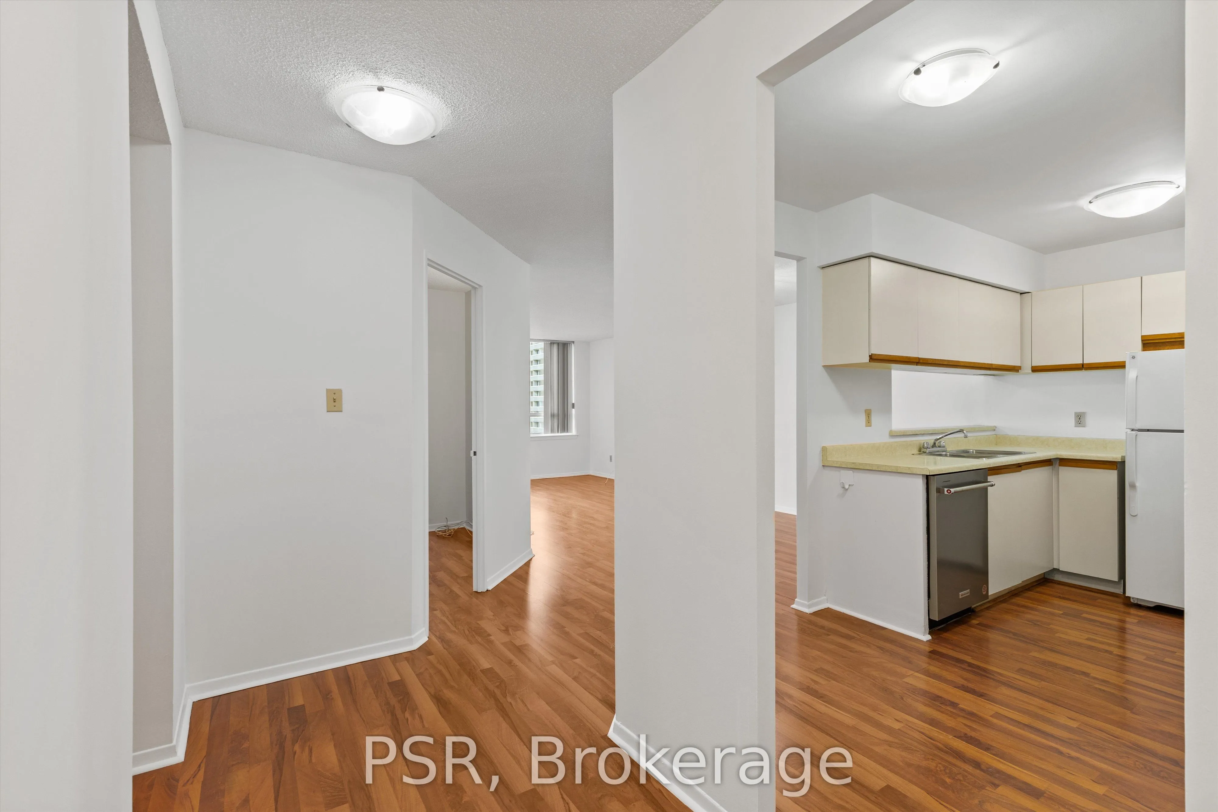 633 Bay Street, #901