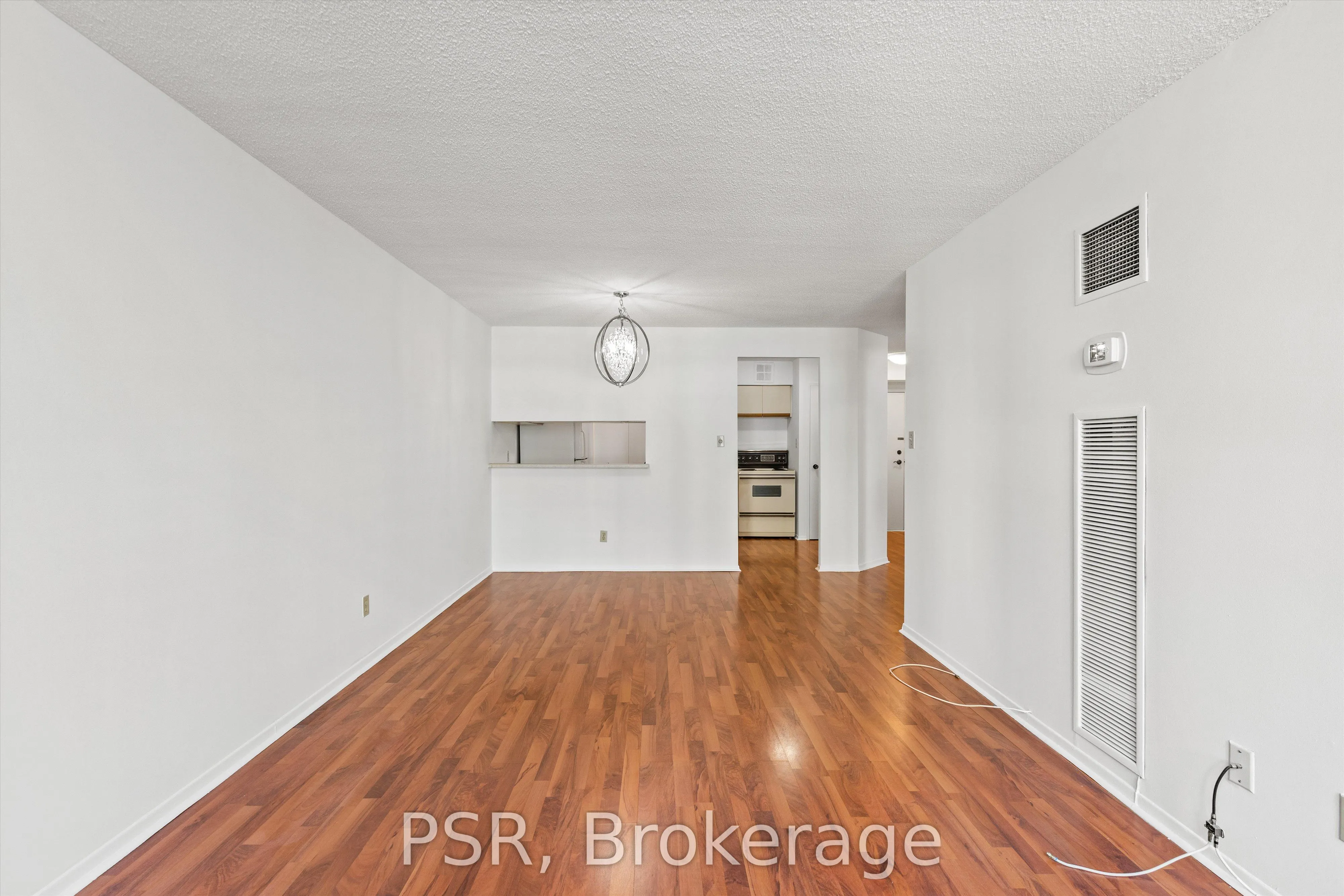 633 Bay Street, #901