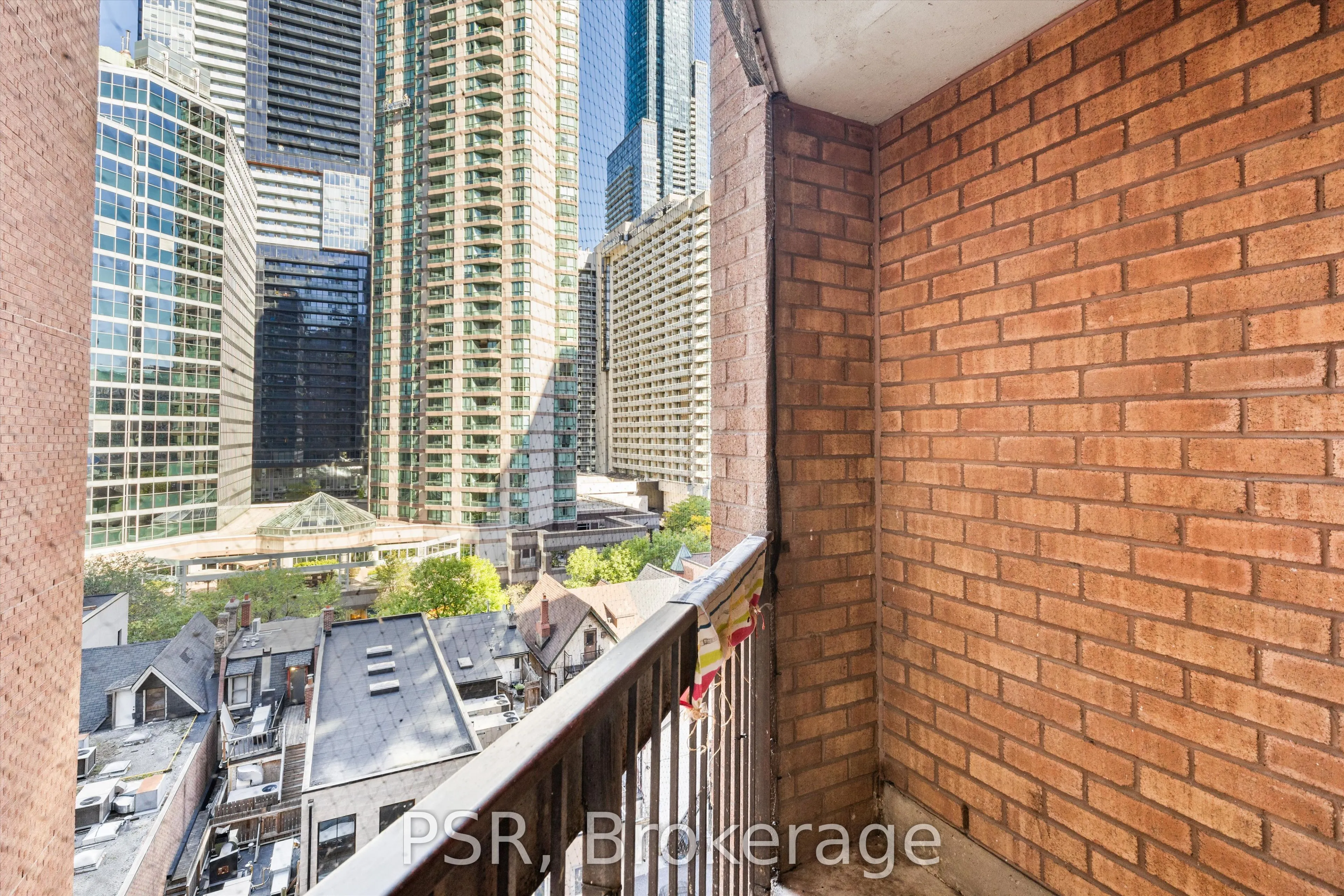 633 Bay Street, #901