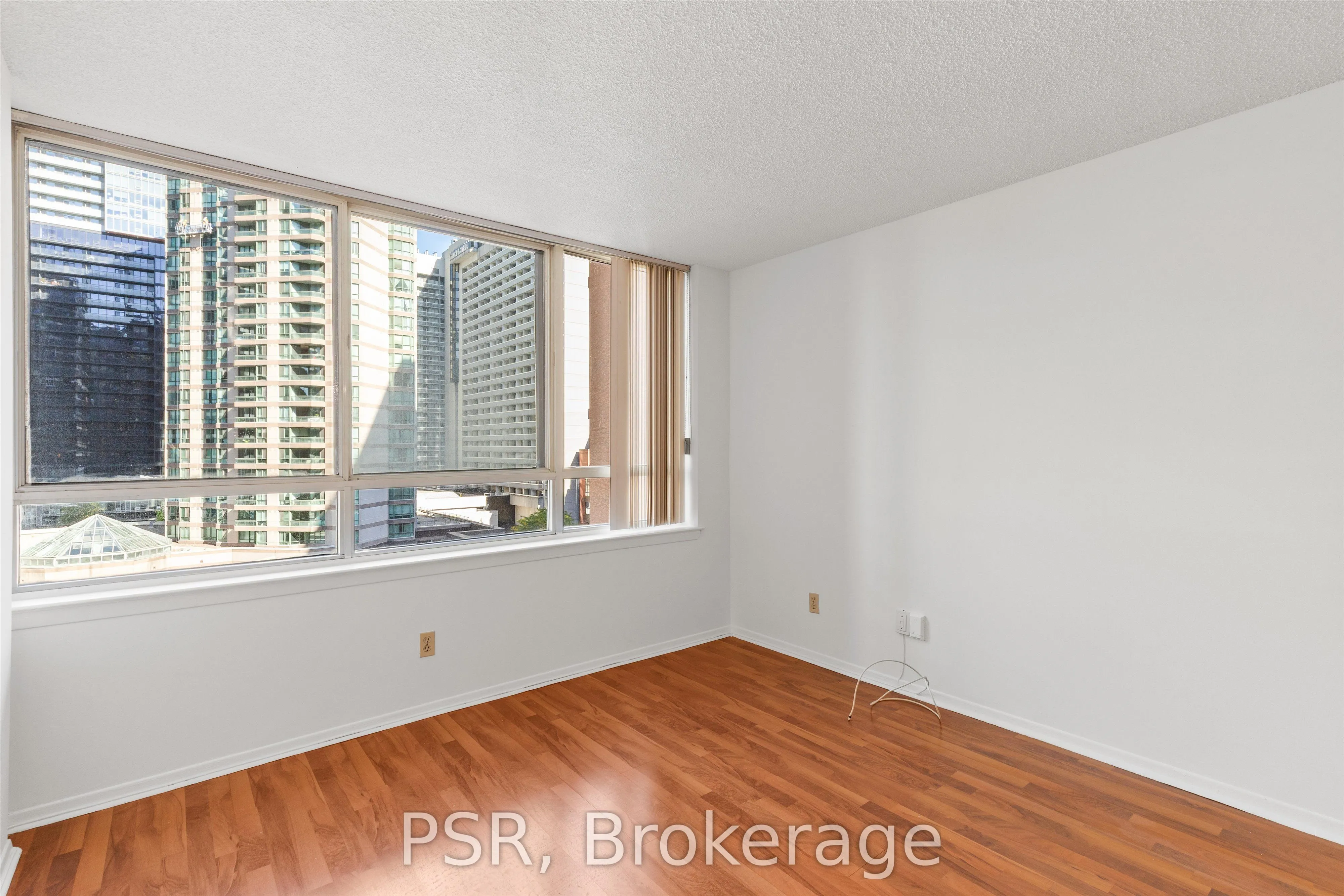 633 Bay Street, #901